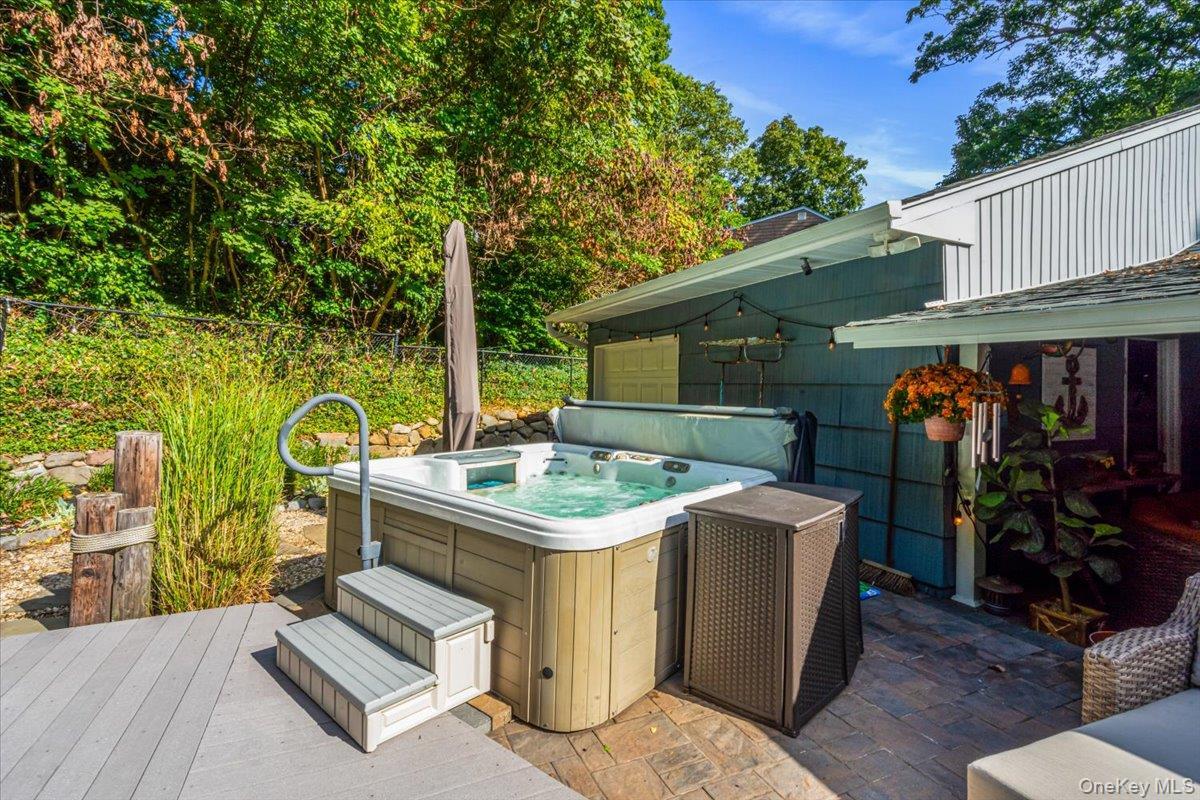 Single Family Upland Suffolk County, NY 11731, MLS-942433-31