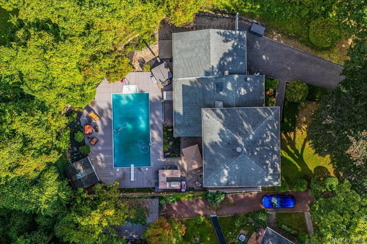 Single Family Upland Suffolk County, NY 11731, MLS-942433-37