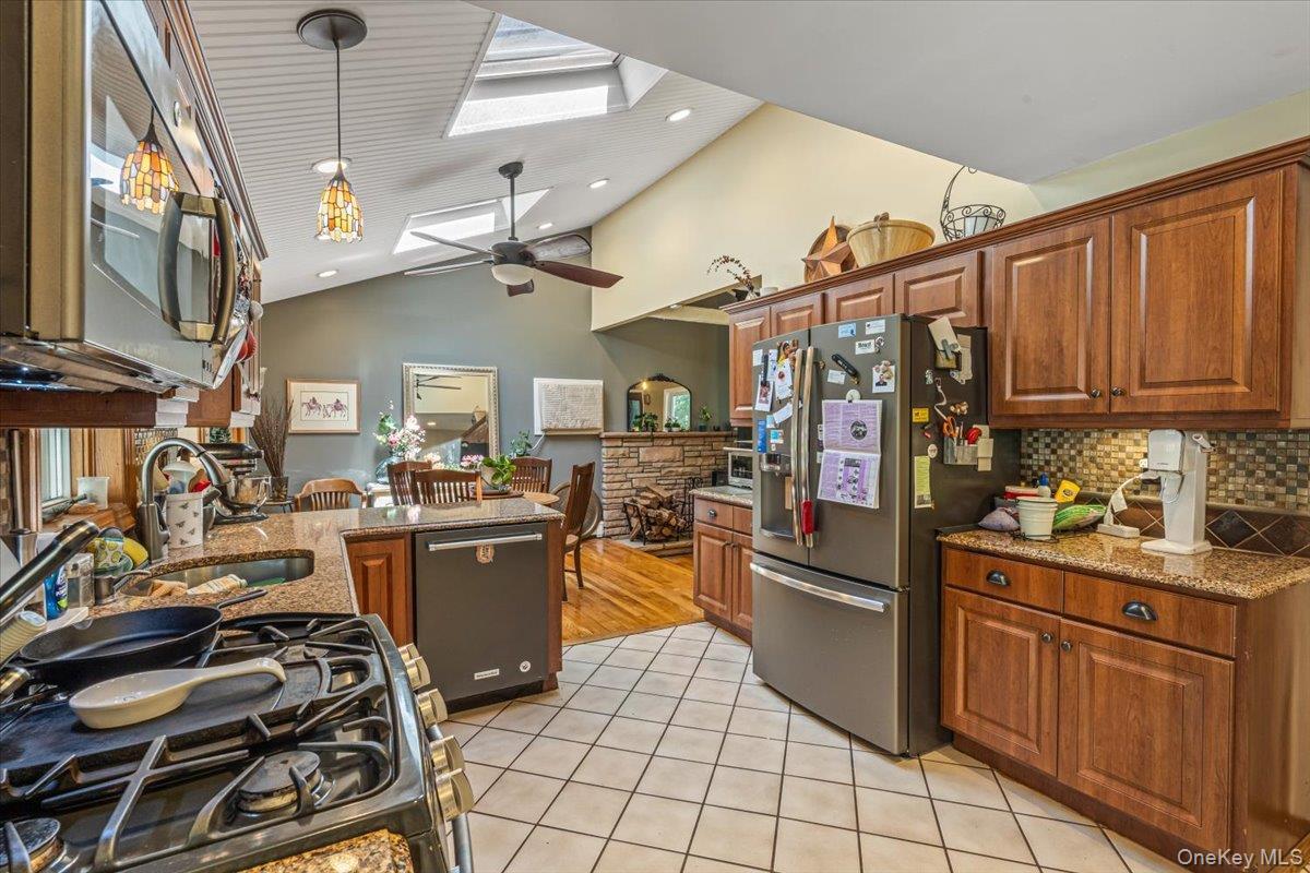 Single Family Upland Suffolk County, NY 11731, MLS-942433-4