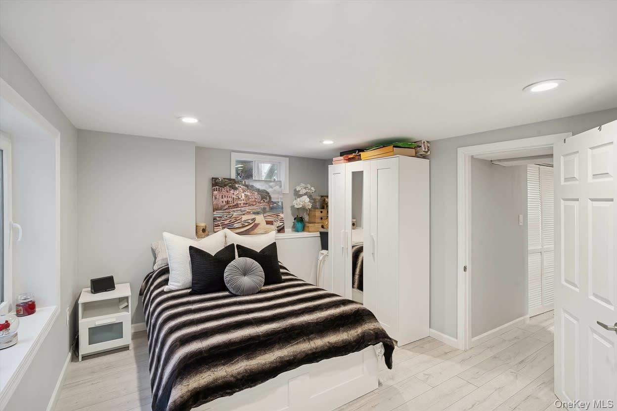 Single Family 18th  Suffolk County, NY 11704, MLS-942454-17