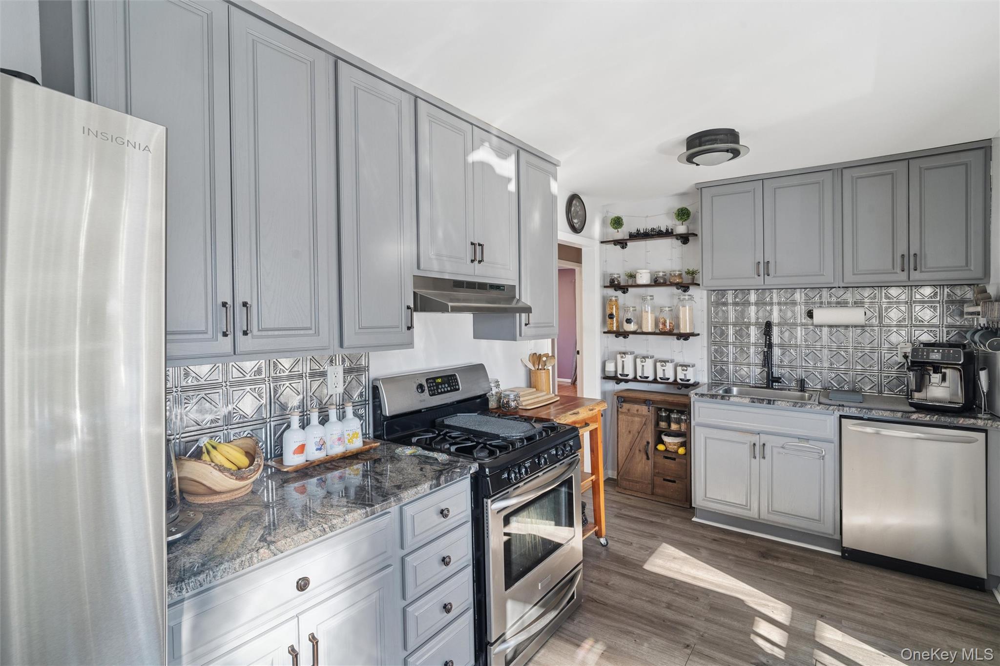 Single Family 18th  Suffolk County, NY 11704, MLS-942454-8