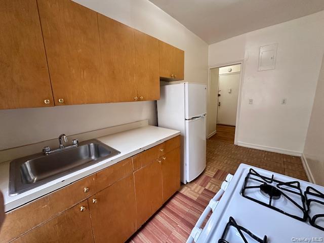 Coop Bennett  Manhattan, NY 10040, MLS-942478-14
