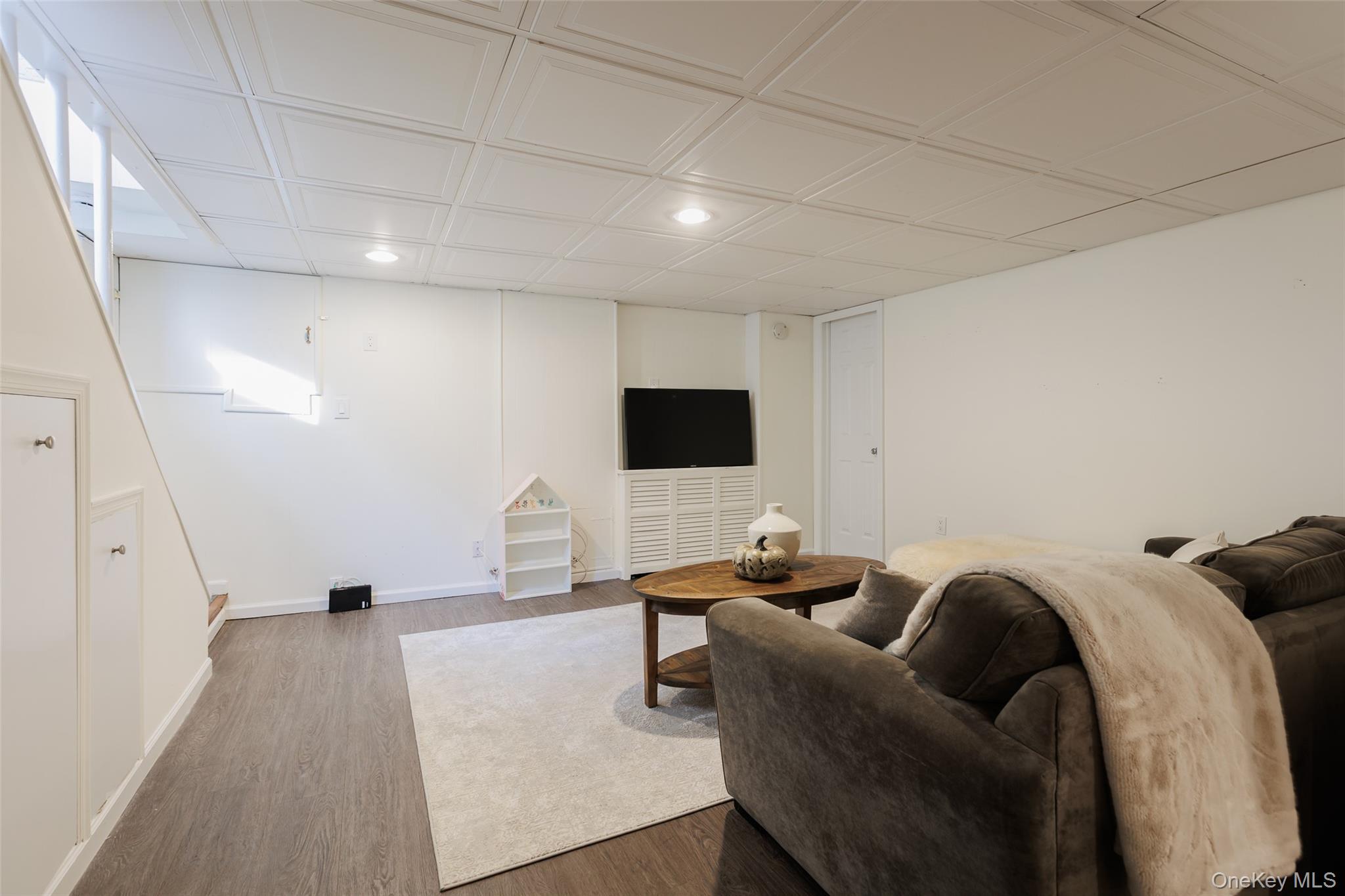 Single Family Jacobson Suffolk County, NY 11743, MLS-942534-21