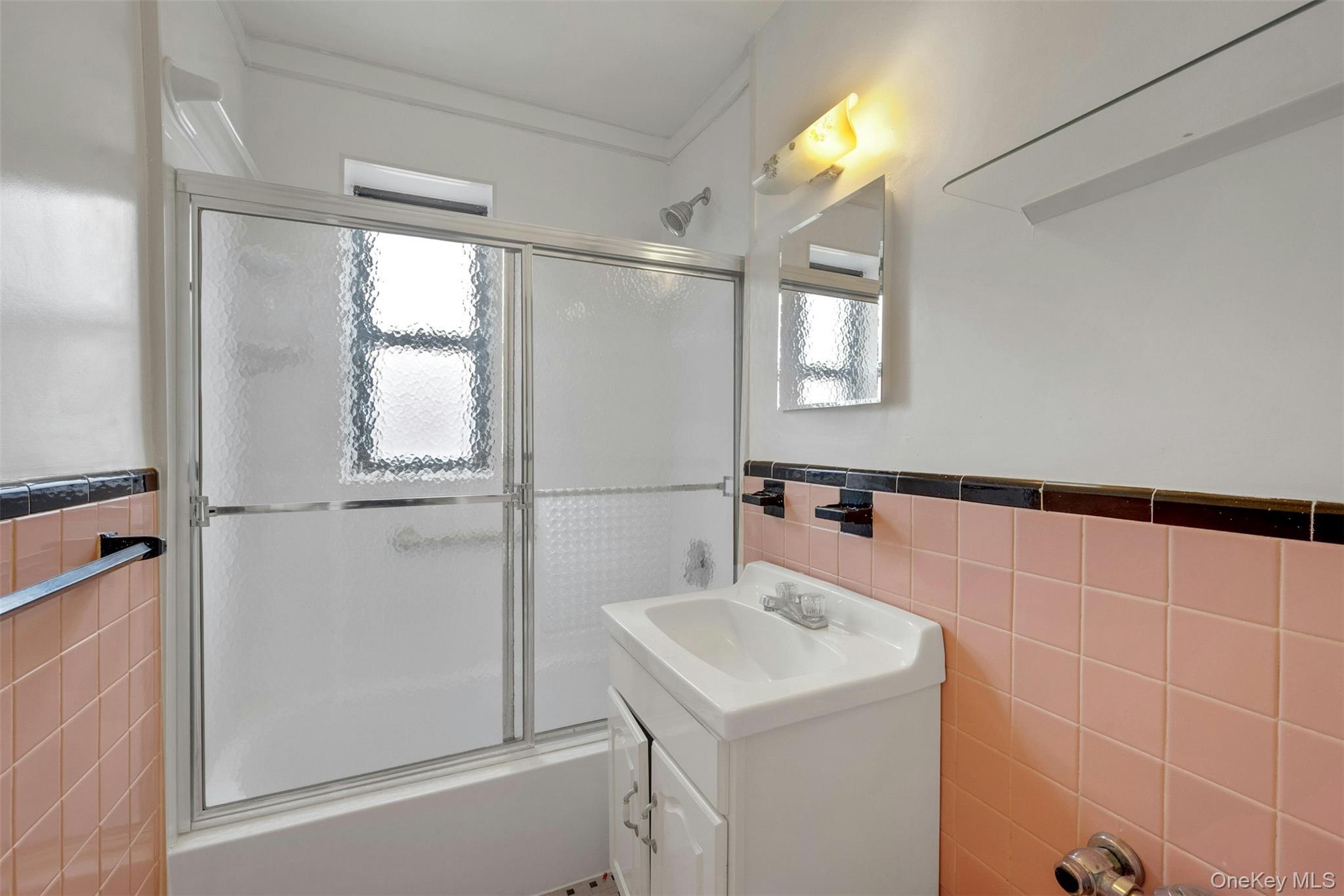 Coop Pelham  Westchester County, NY 10805, MLS-942555-14