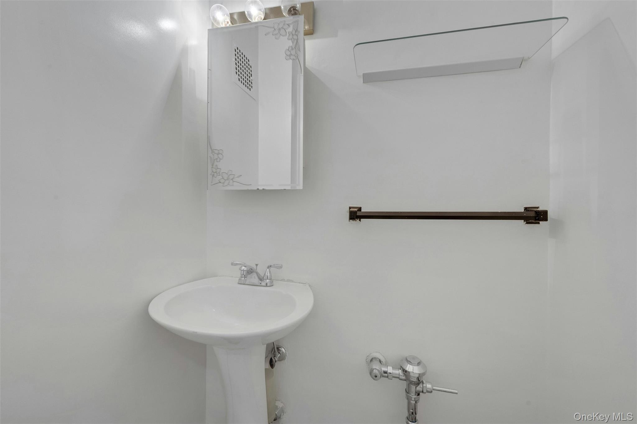 Coop Pelham  Westchester County, NY 10805, MLS-942555-19