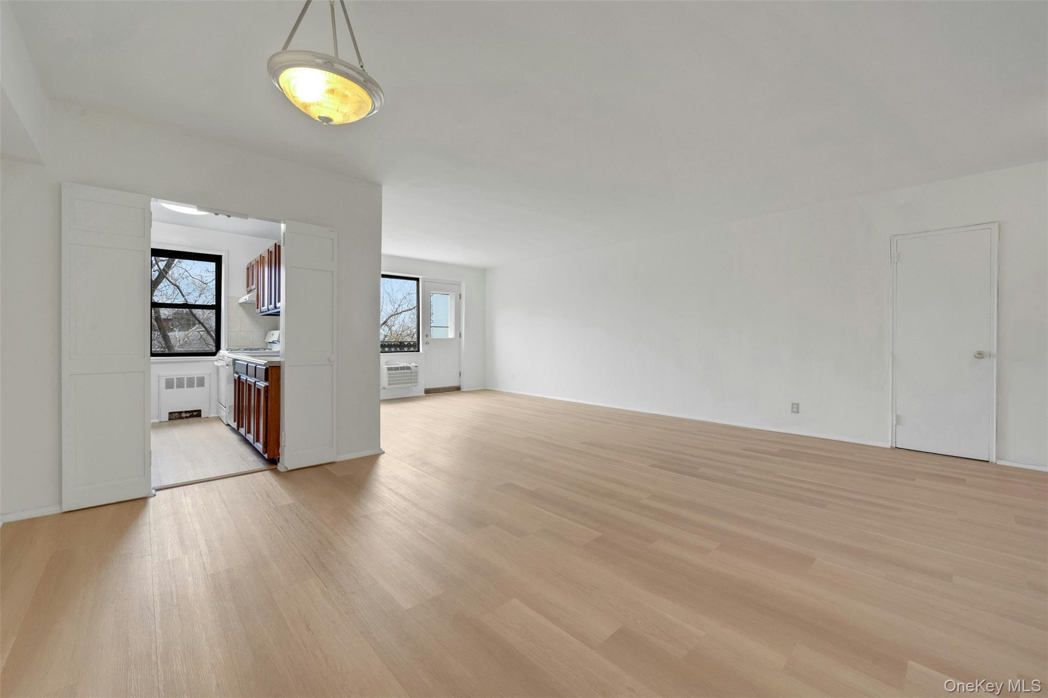 Coop Pelham  Westchester County, NY 10805, MLS-942555-5