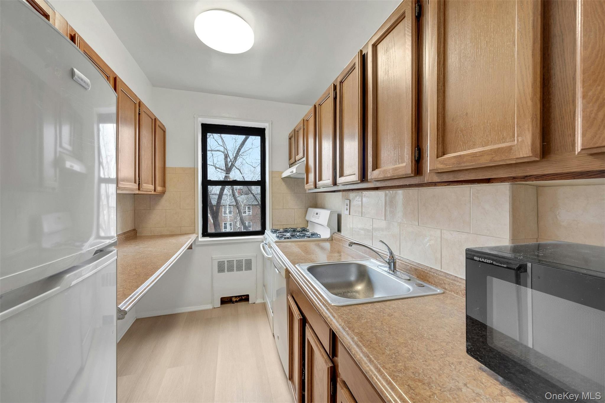 Coop Pelham  Westchester County, NY 10805, MLS-942555-9