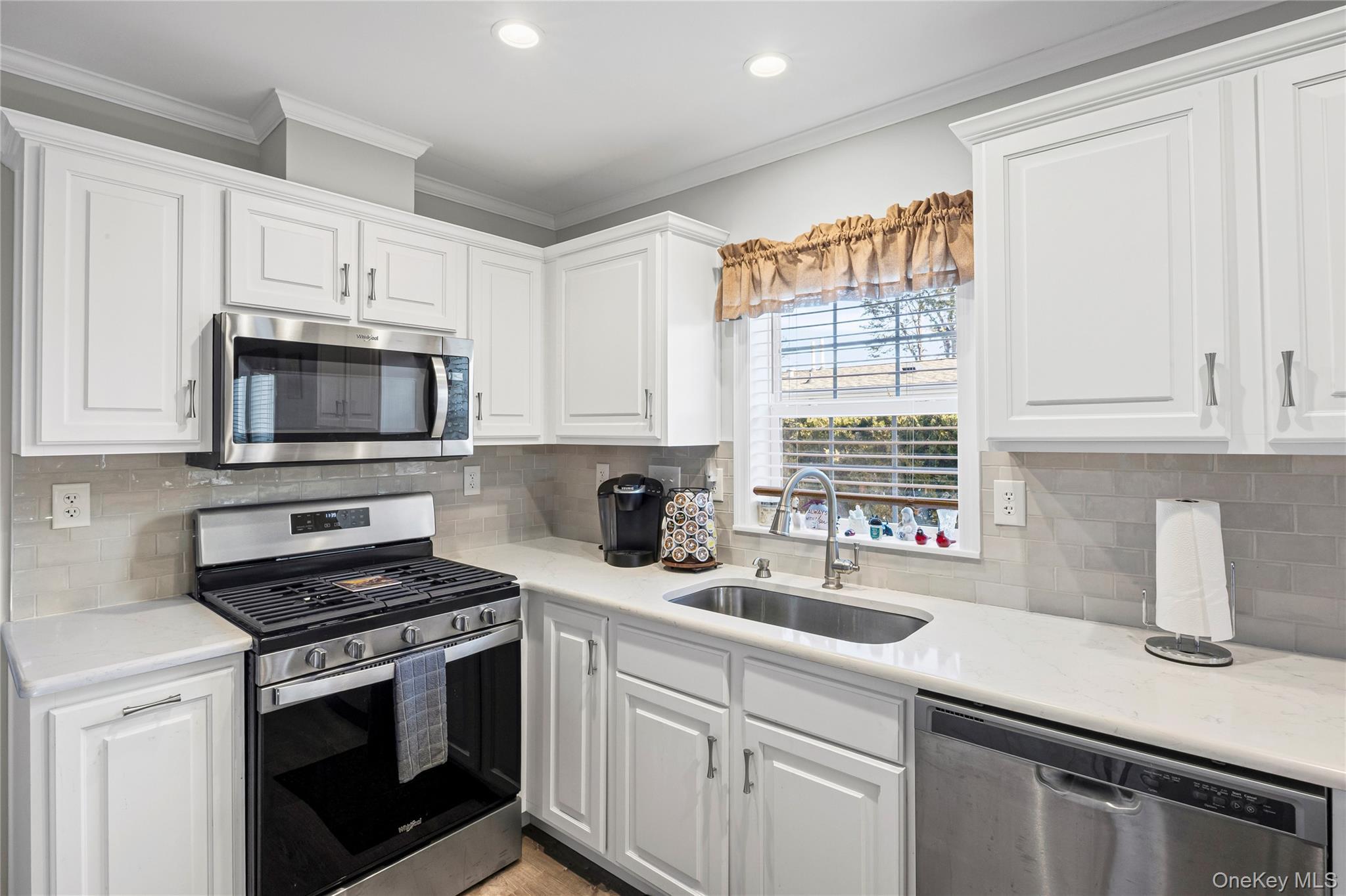 Single Family Old Country  Suffolk County, NY 11901, MLS-942563-5