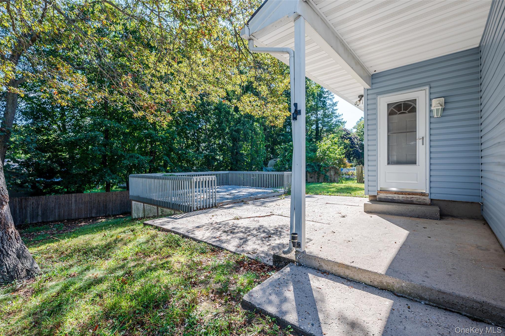 Single Family Waverly  Suffolk County, NY 11738, MLS-942593-15