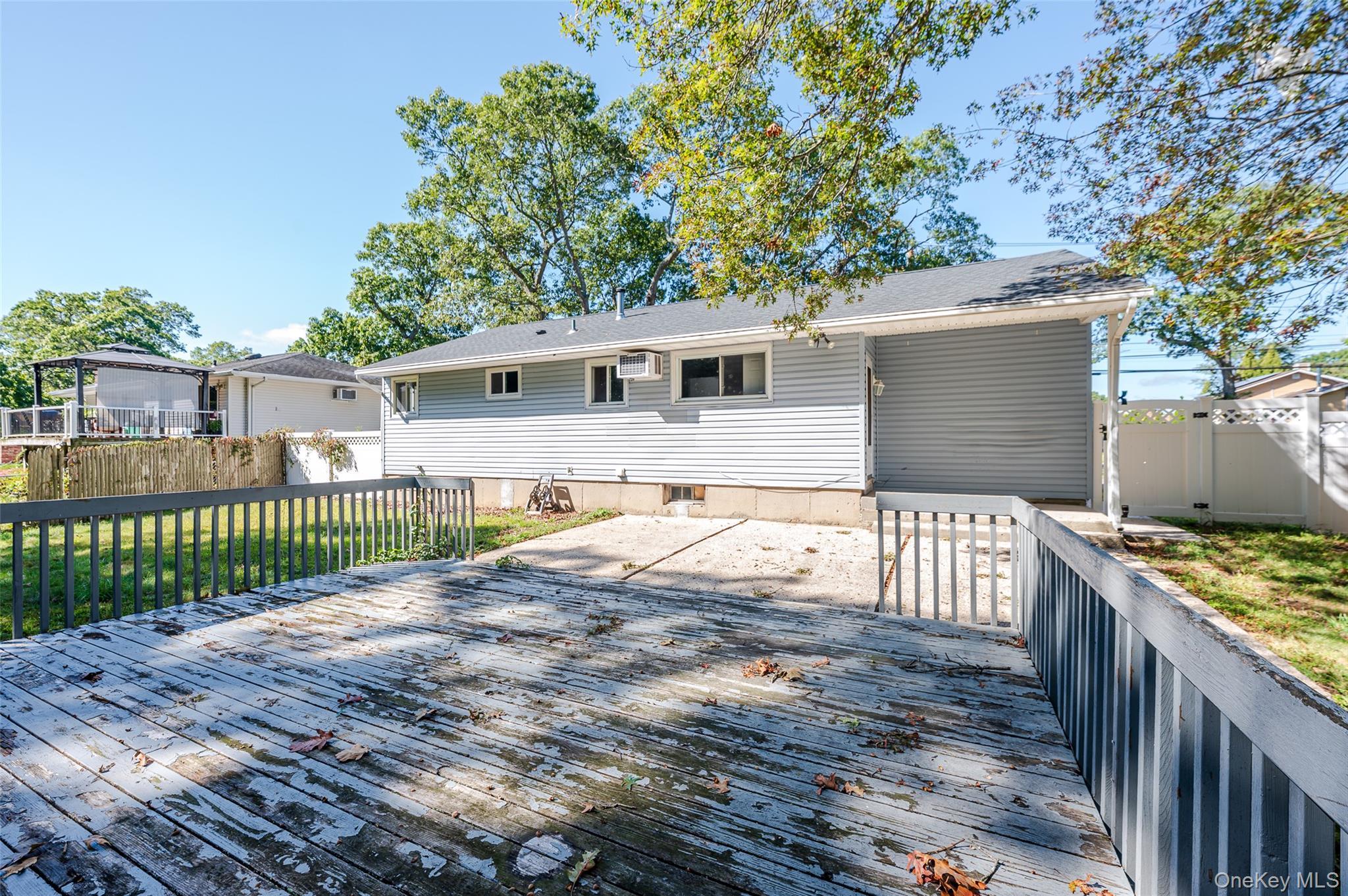 Single Family Waverly  Suffolk County, NY 11738, MLS-942593-17