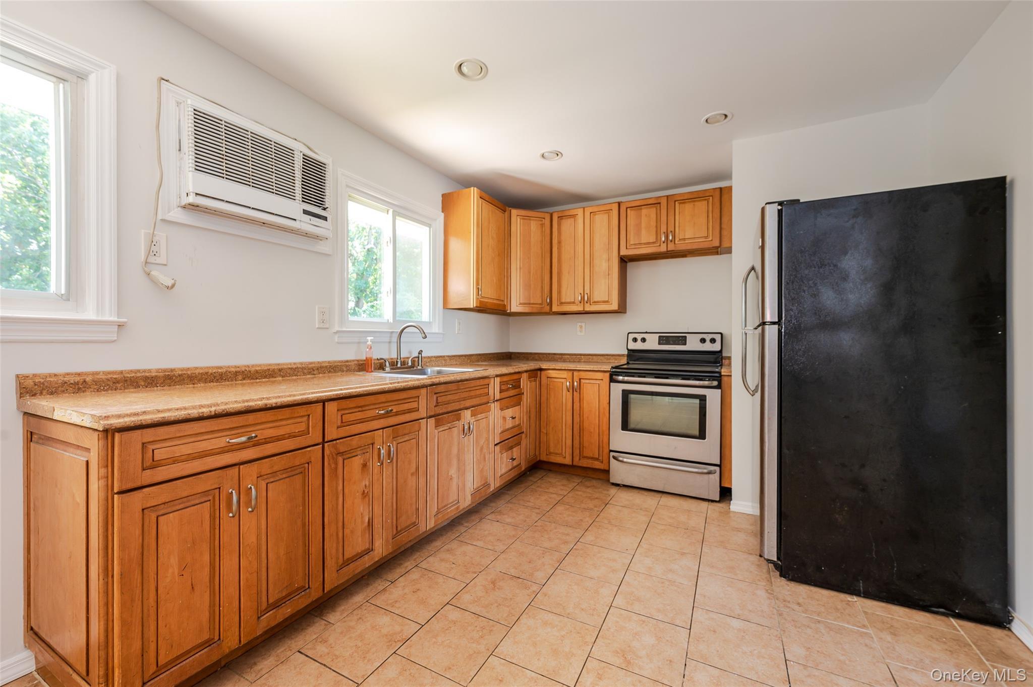 Single Family Waverly  Suffolk County, NY 11738, MLS-942593-4