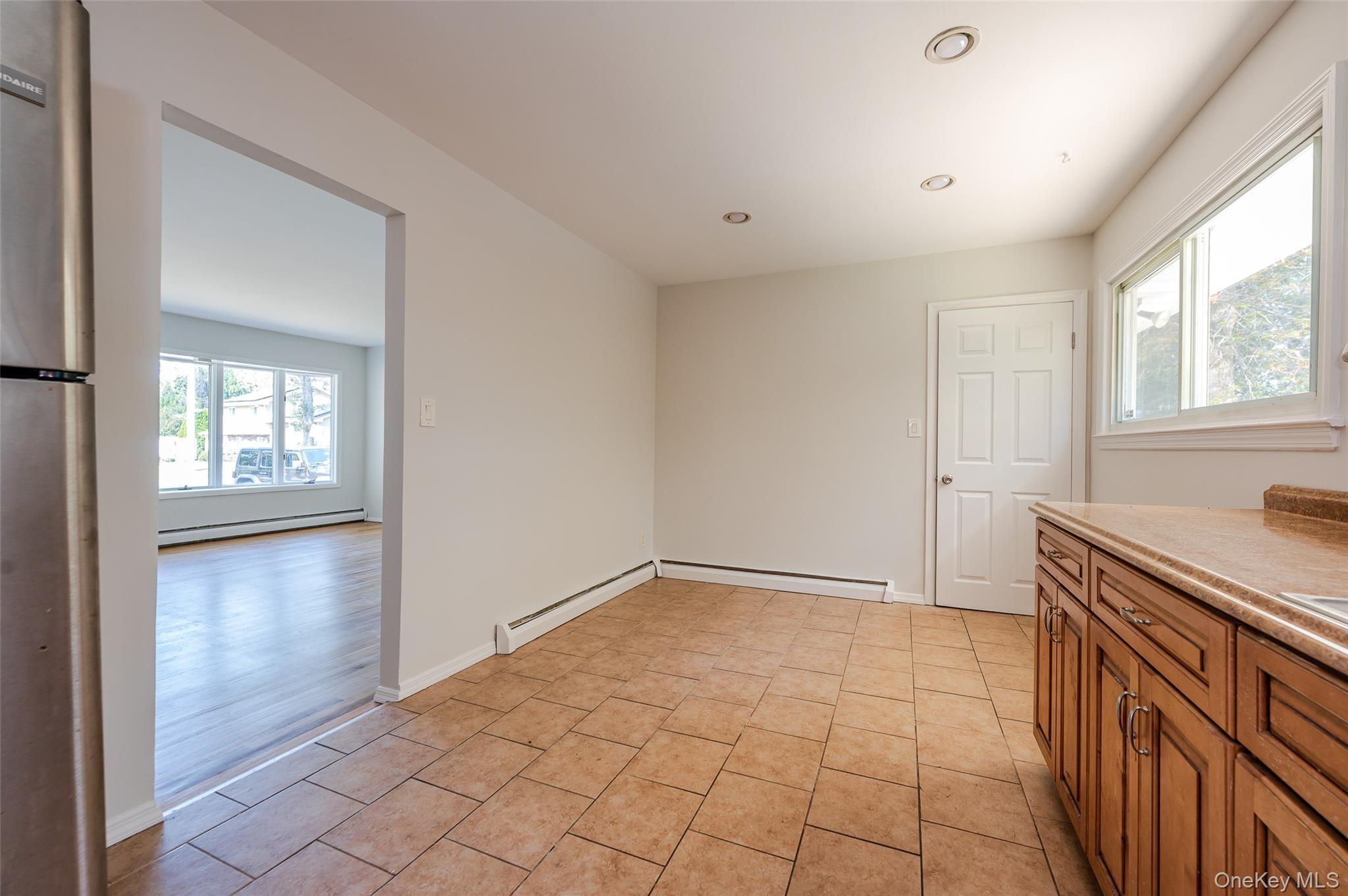 Single Family Waverly  Suffolk County, NY 11738, MLS-942593-6