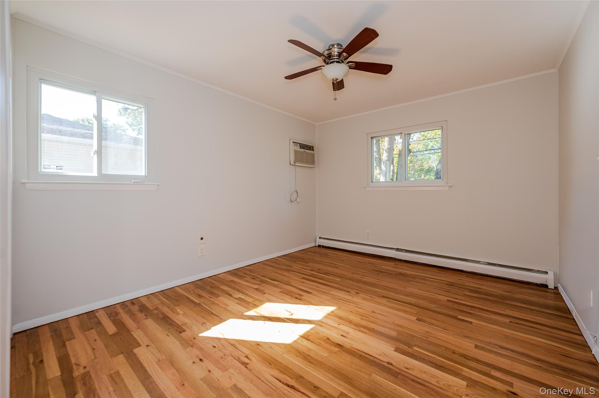 Single Family Waverly  Suffolk County, NY 11738, MLS-942593-8