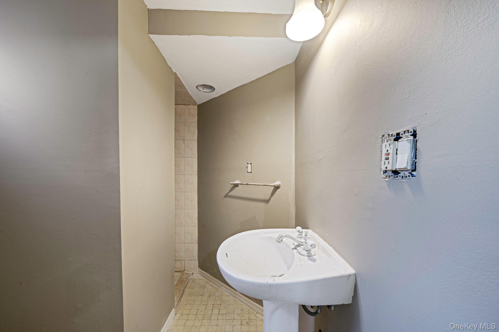 Single Family Jayne Suffolk County, NY 11772, MLS-942665-25