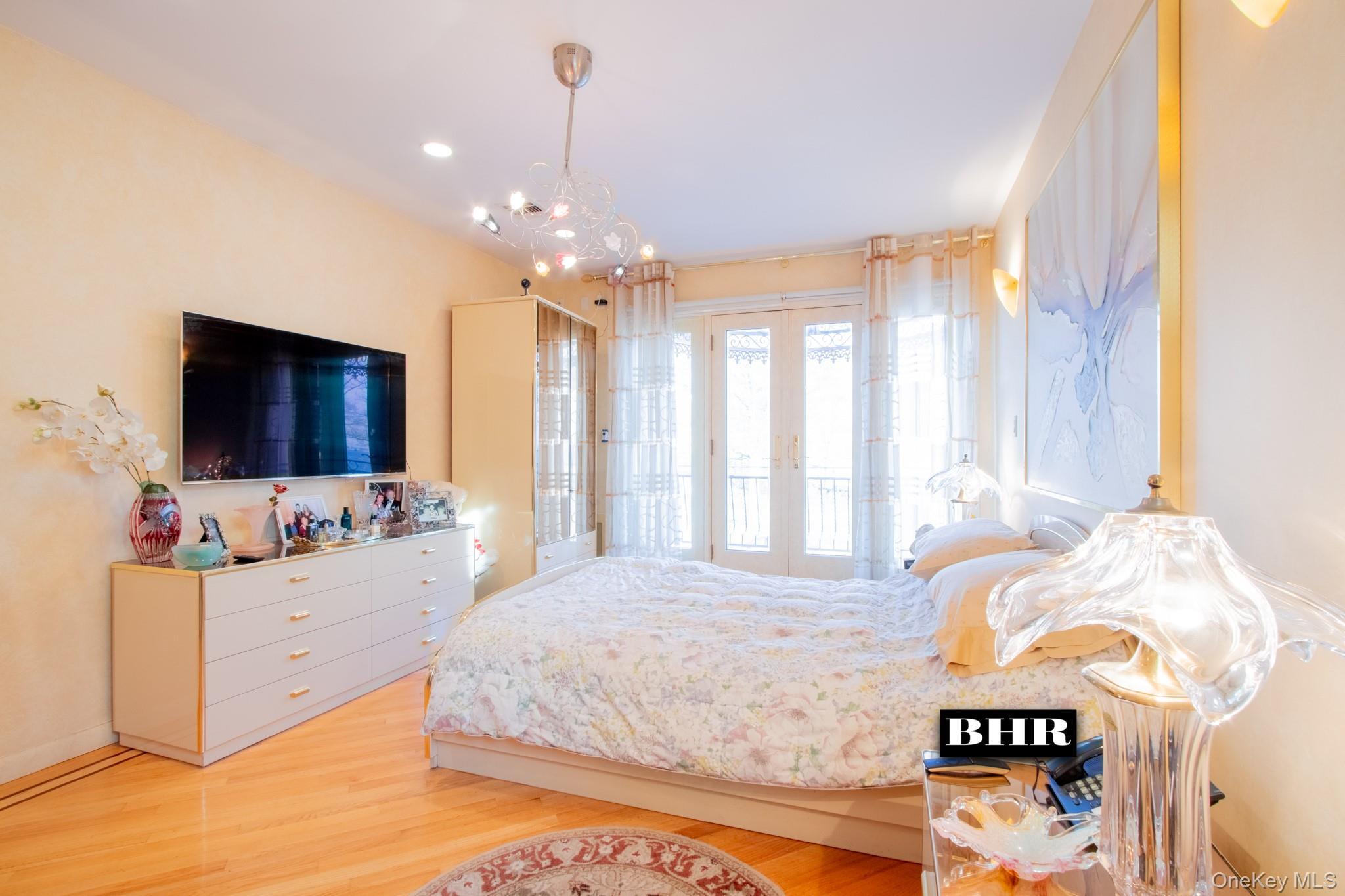 Single Family Ocean  Brooklyn, NY 11235, MLS-942677-32