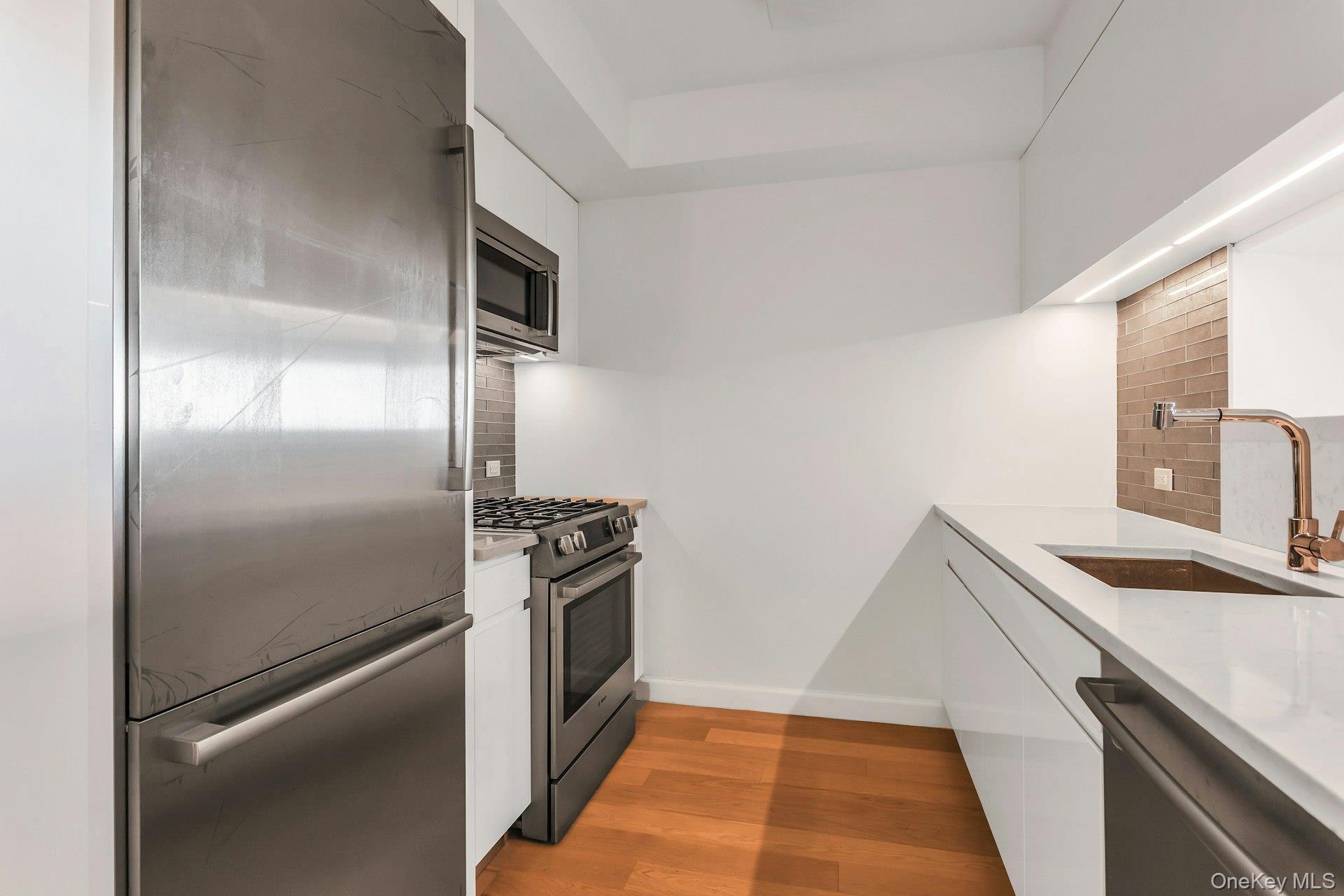 Condo 39th  Queens, NY 11354, MLS-942684-22