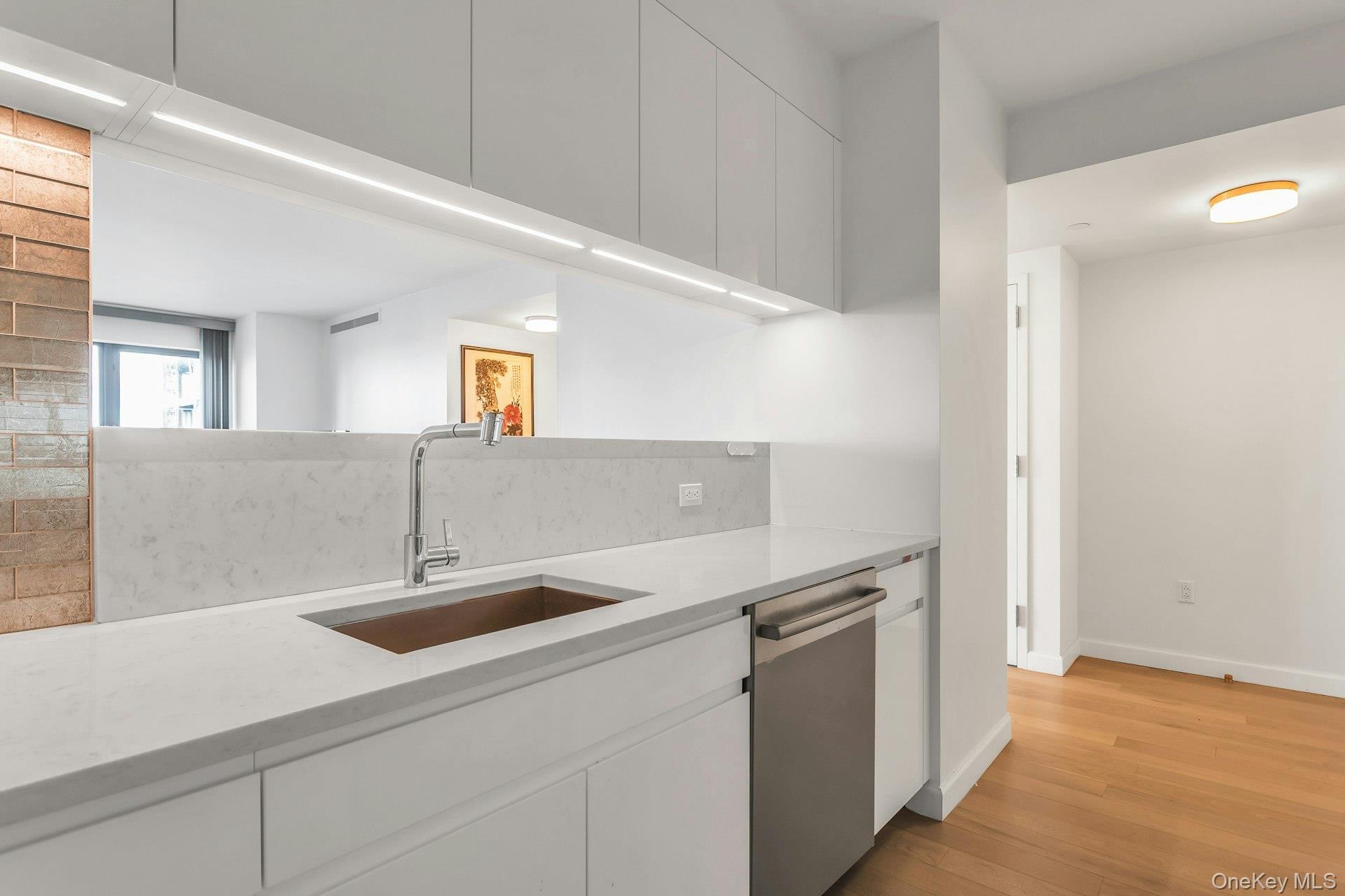 Condo 39th  Queens, NY 11354, MLS-942684-23