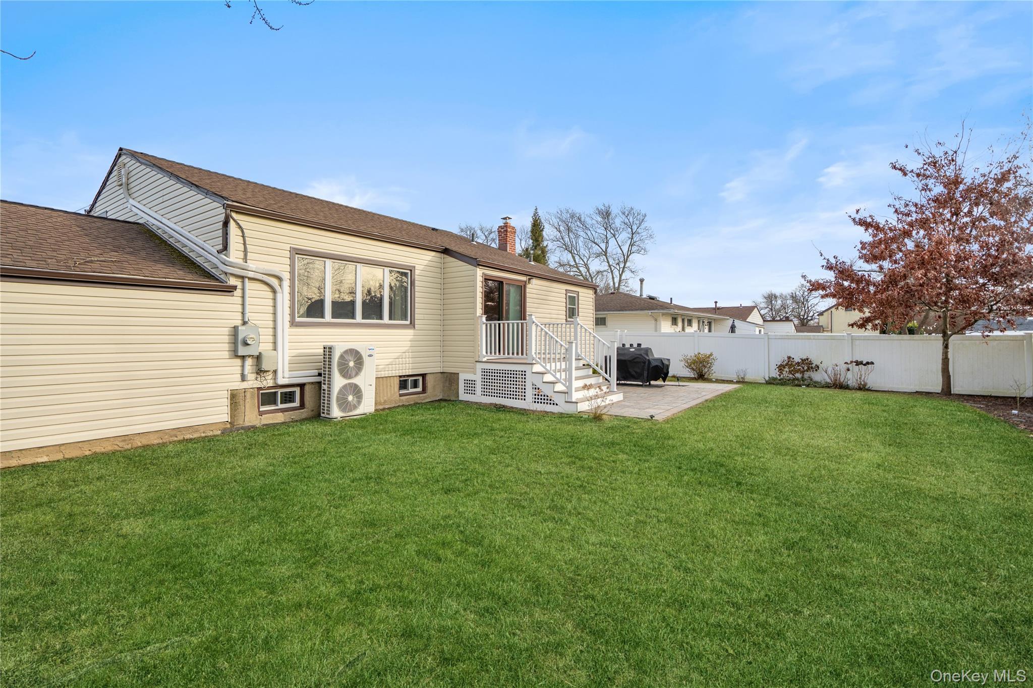 Single Family 10th Suffolk County, NY 11729, MLS-942689-25