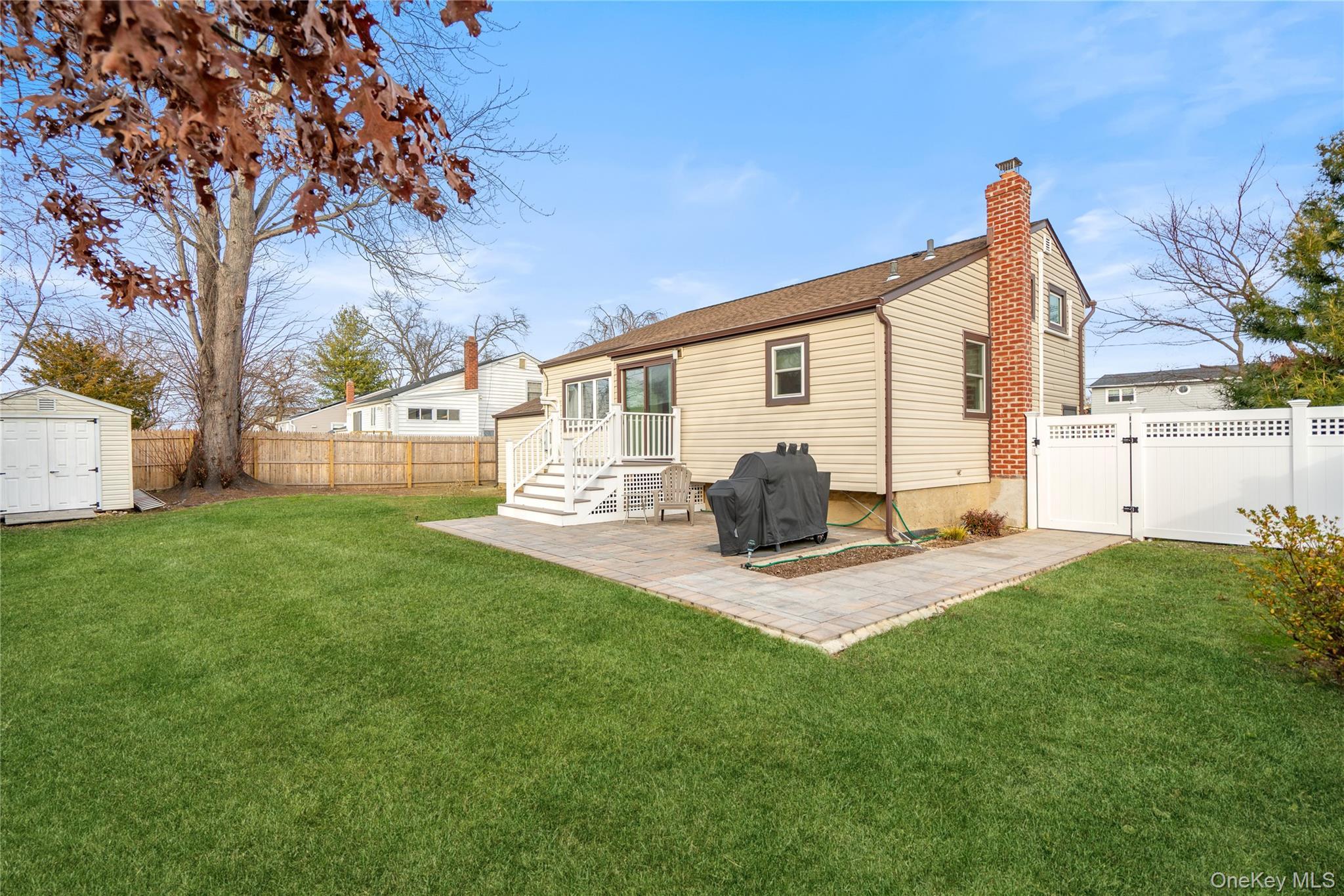 Single Family 10th Suffolk County, NY 11729, MLS-942689-27