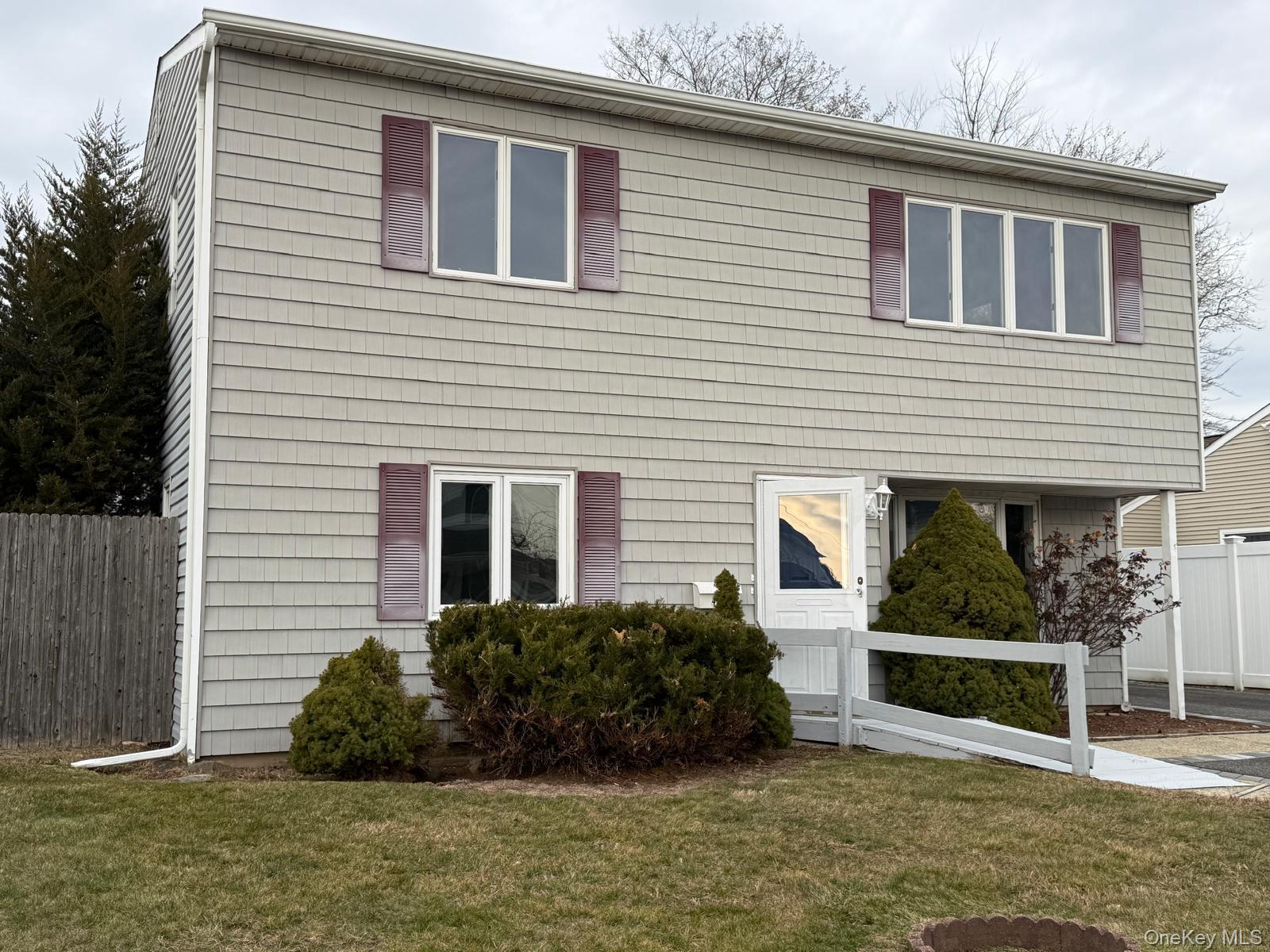 Single Family Florence Nassau County, NY 11714, MLS-942727-2