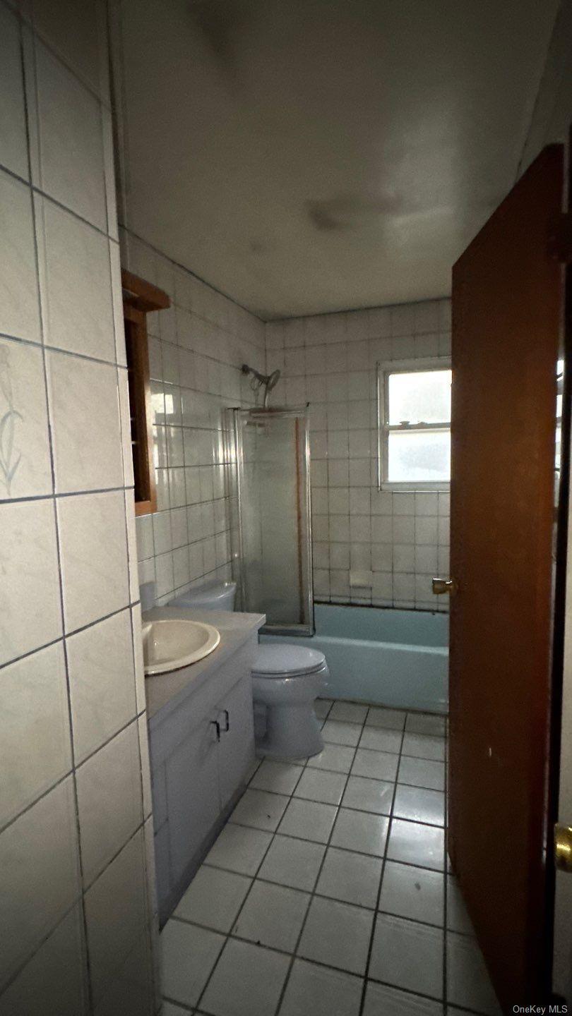 Single Family Skidmore Suffolk County, NY 11729, MLS-942729-11