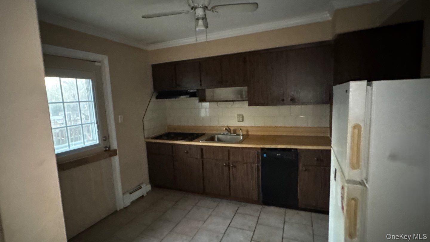 Single Family Skidmore Suffolk County, NY 11729, MLS-942729-5