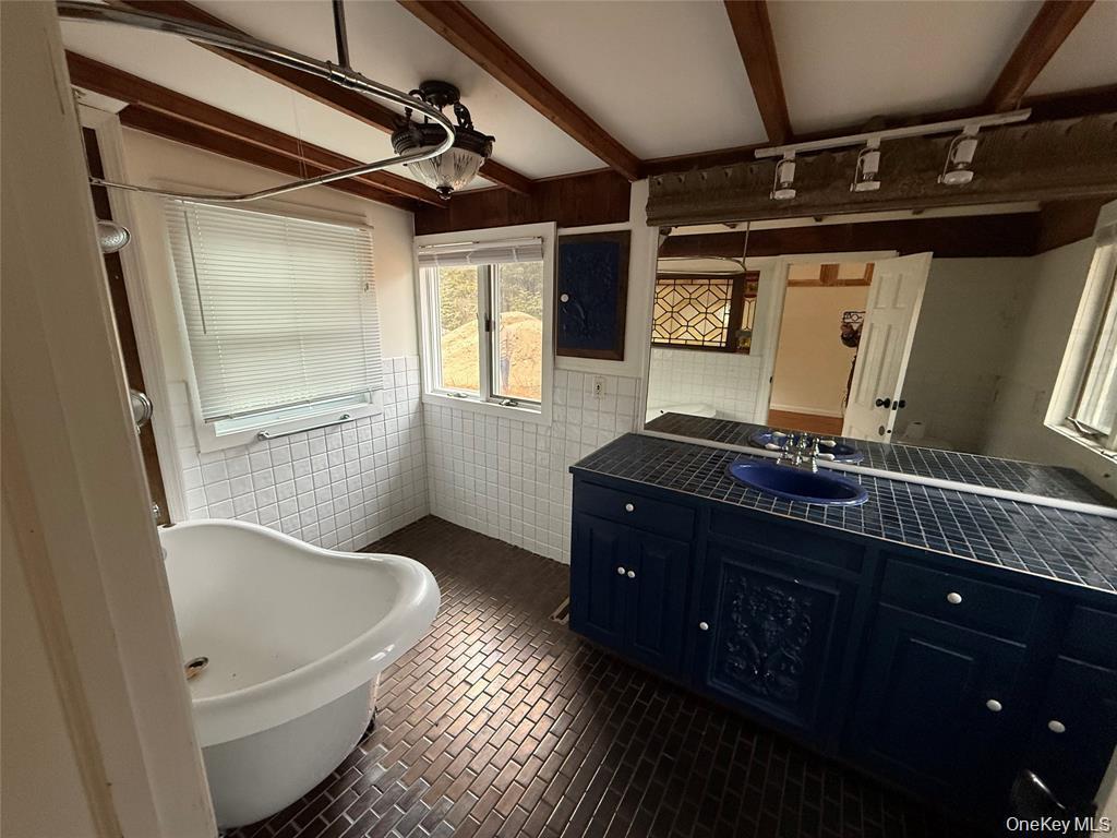 Single Family Cedar Drive Suffolk County, NY 11968, MLS-942735-18