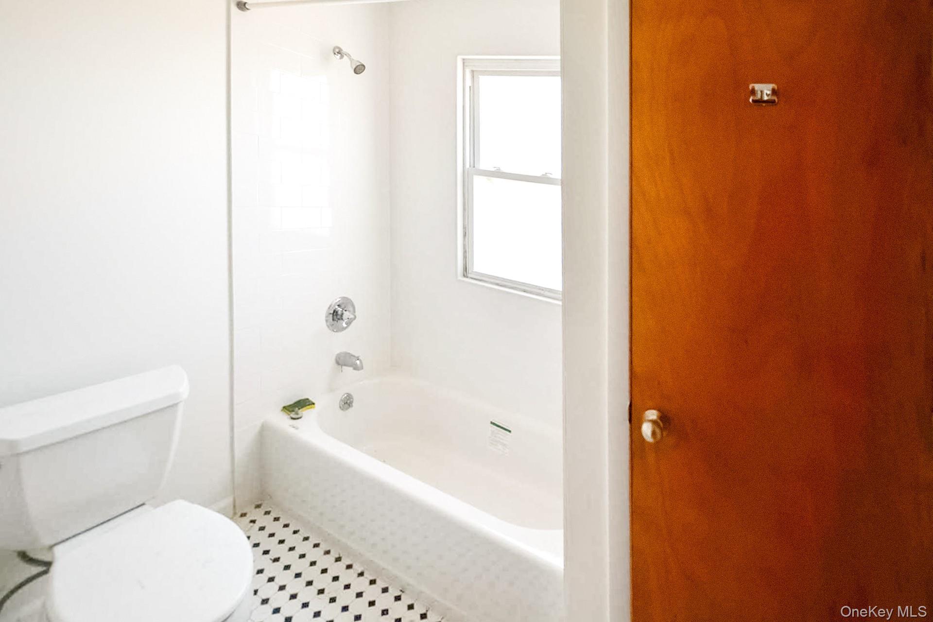 Apartment 240  Queens, NY 11426, MLS-942736-8