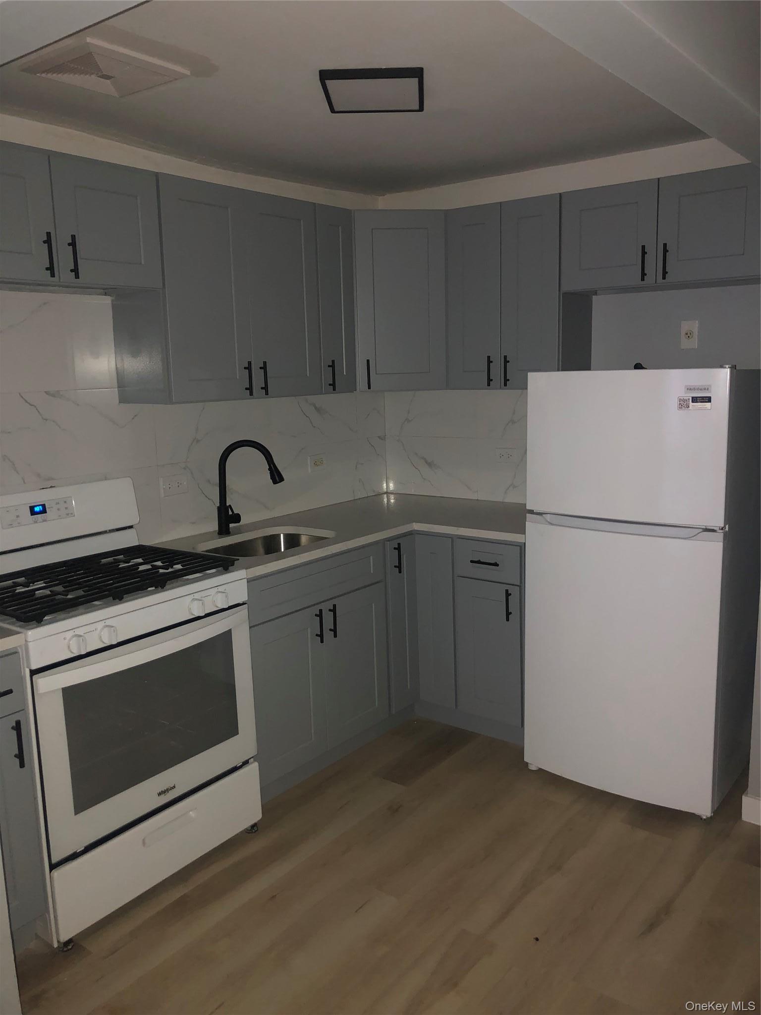 Commercial Sale Courtlandt Bronx, NY 10451, MLS-942739-2