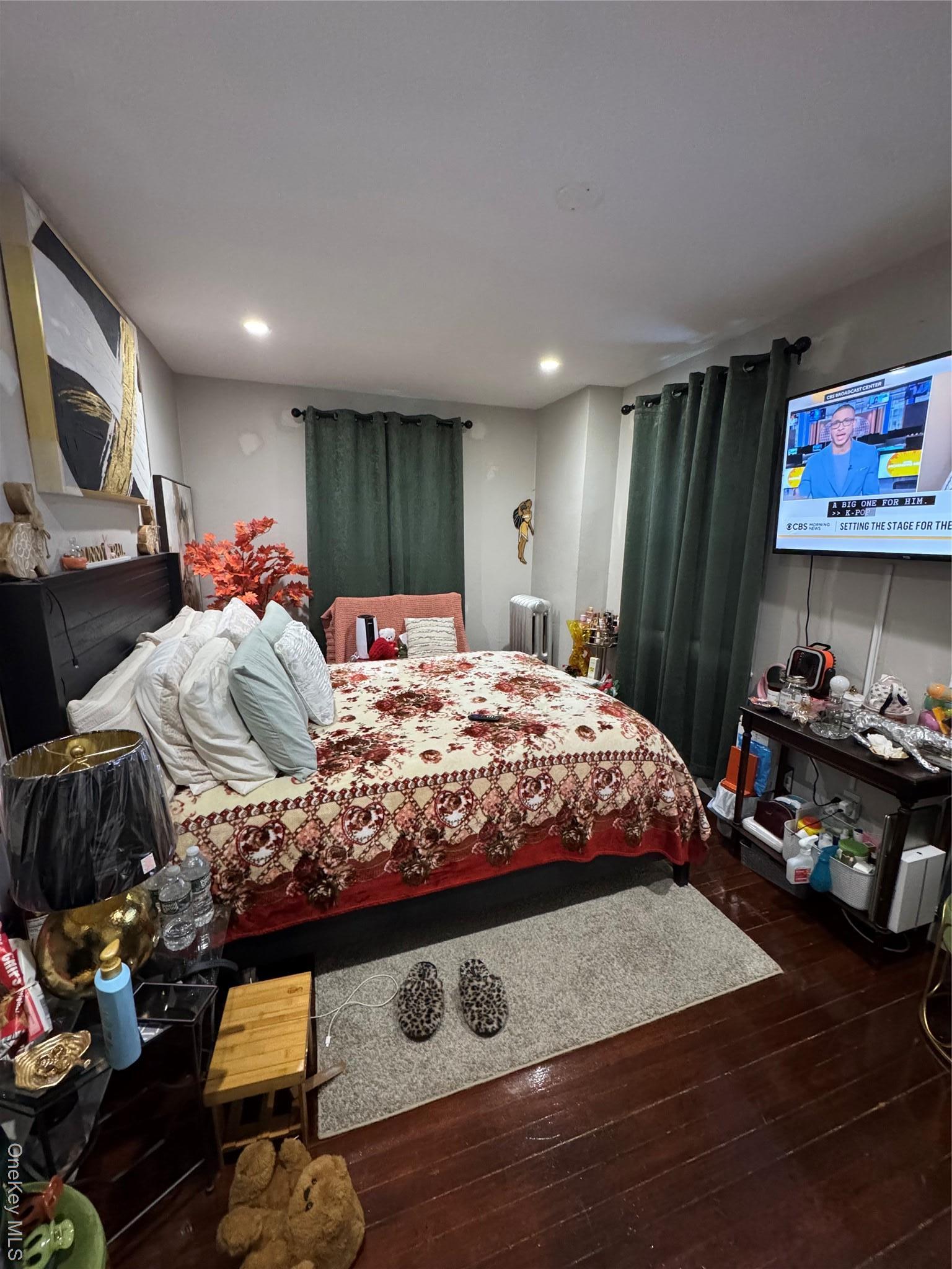 Single Family Hamilton  Nassau County, NY 11550, MLS-942764-10