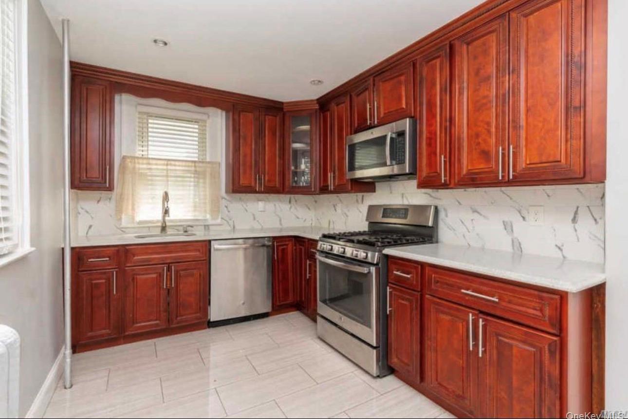 Single Family Hamilton  Nassau County, NY 11550, MLS-942764-2