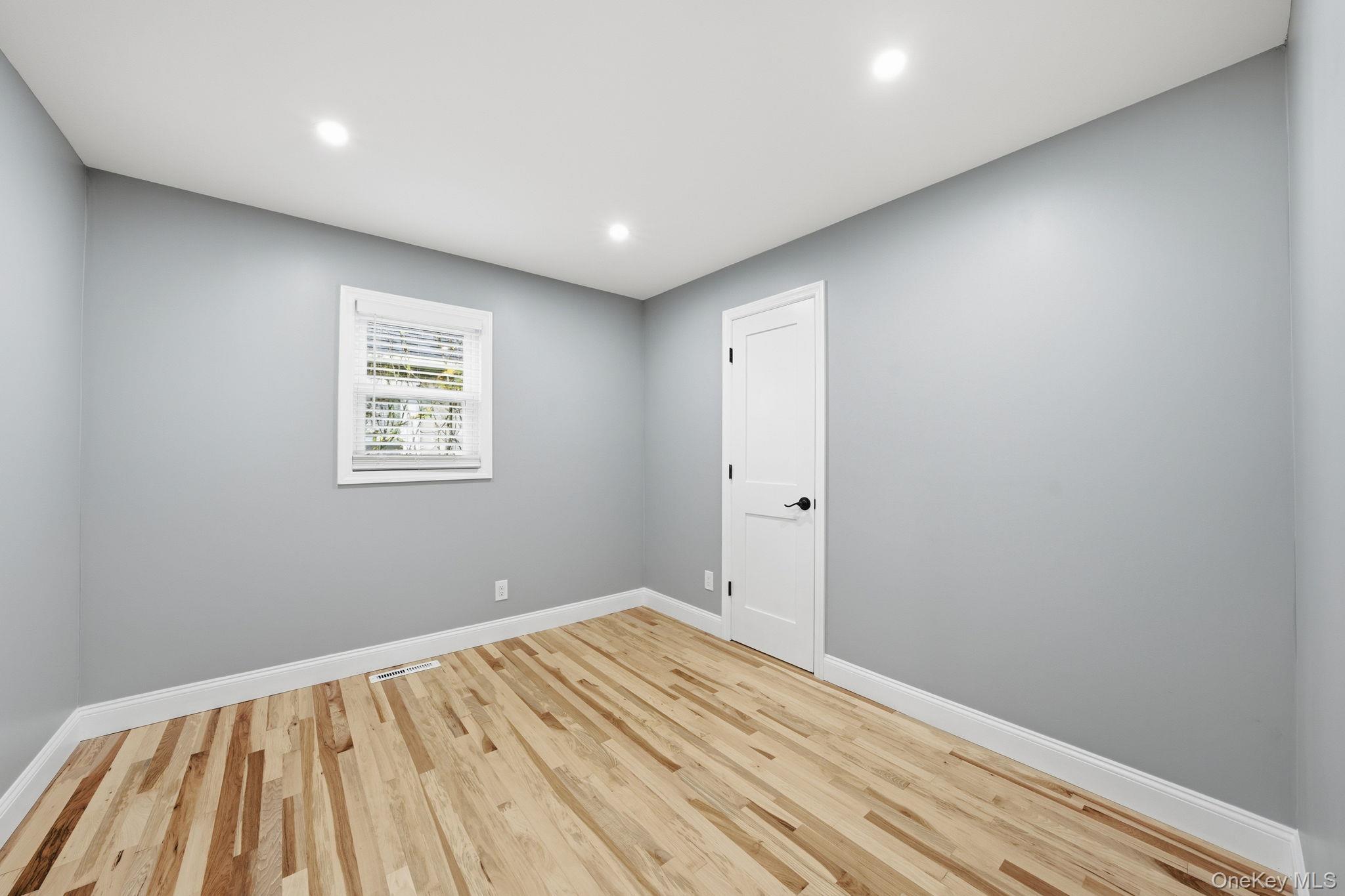 Single Family Beltagh  Nassau County, NY 11710, MLS-942769-8