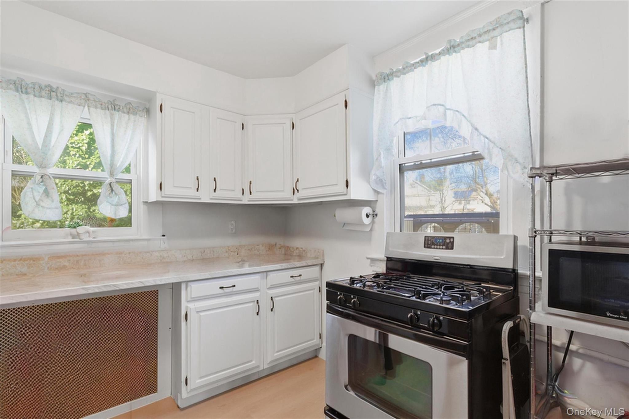 Single Family Hamilton Westchester County, NY 10562, MLS-942775-14