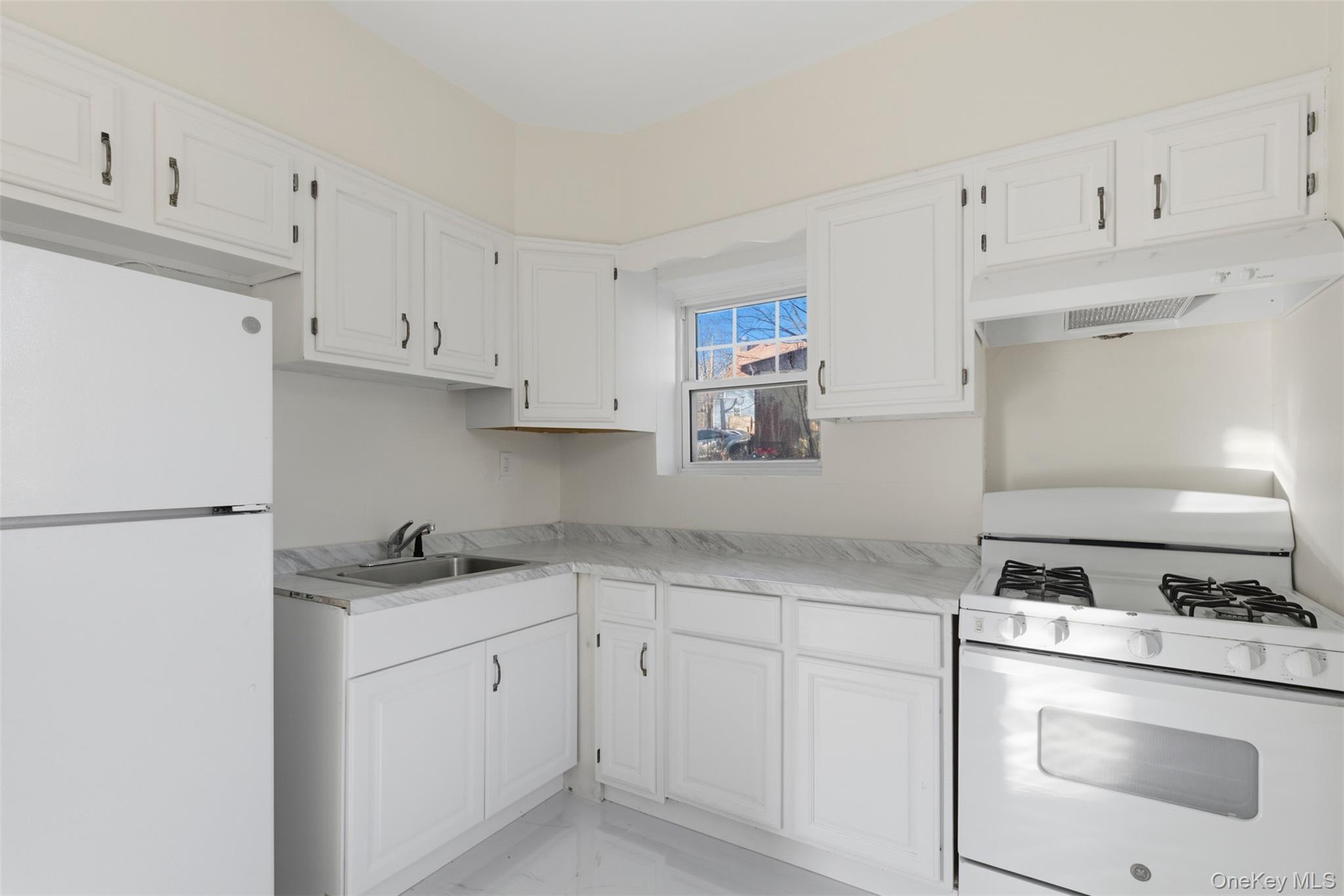 Single Family Hamilton Westchester County, NY 10562, MLS-942775-28