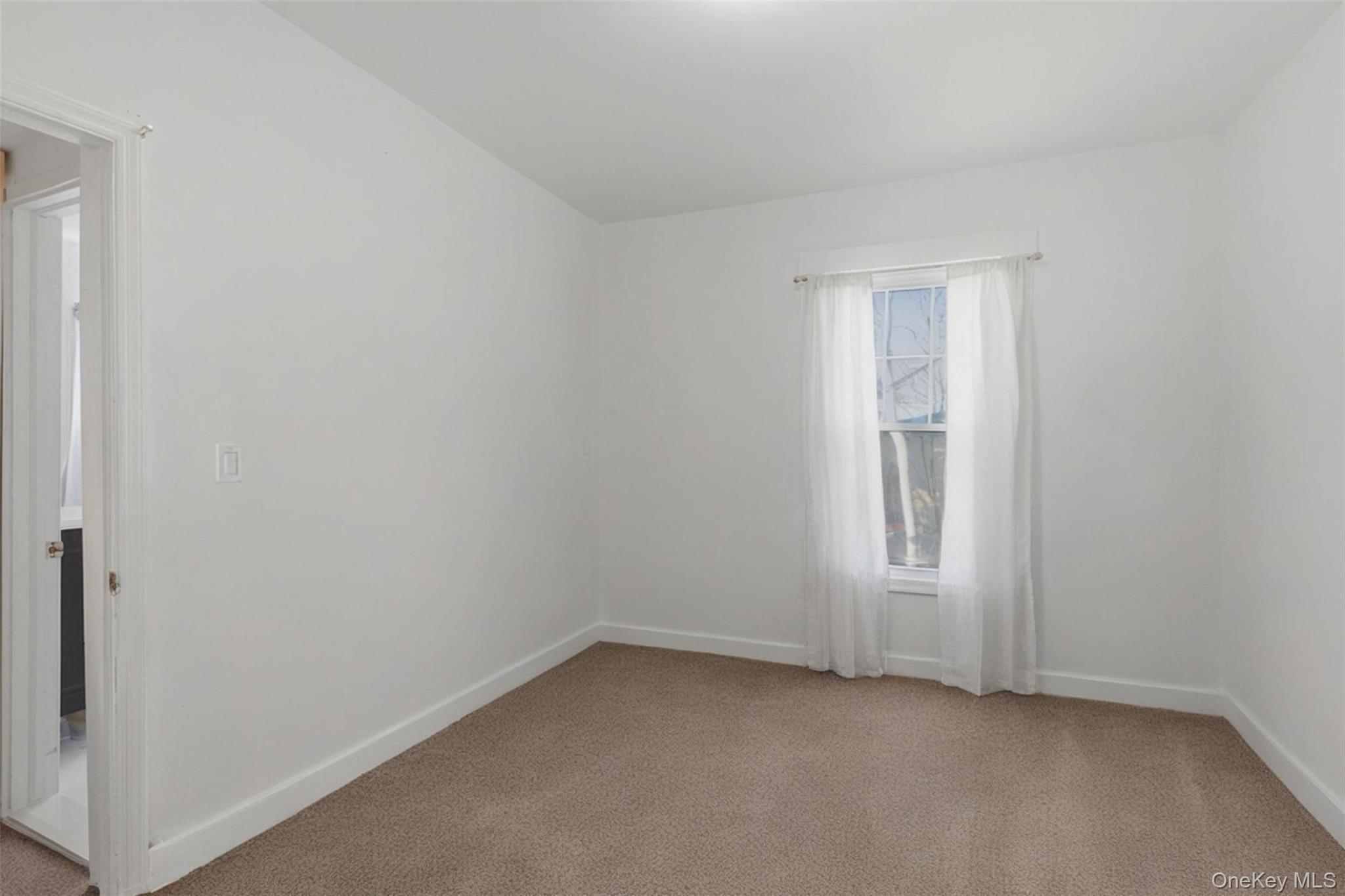 Single Family Hamilton Westchester County, NY 10562, MLS-942775-35