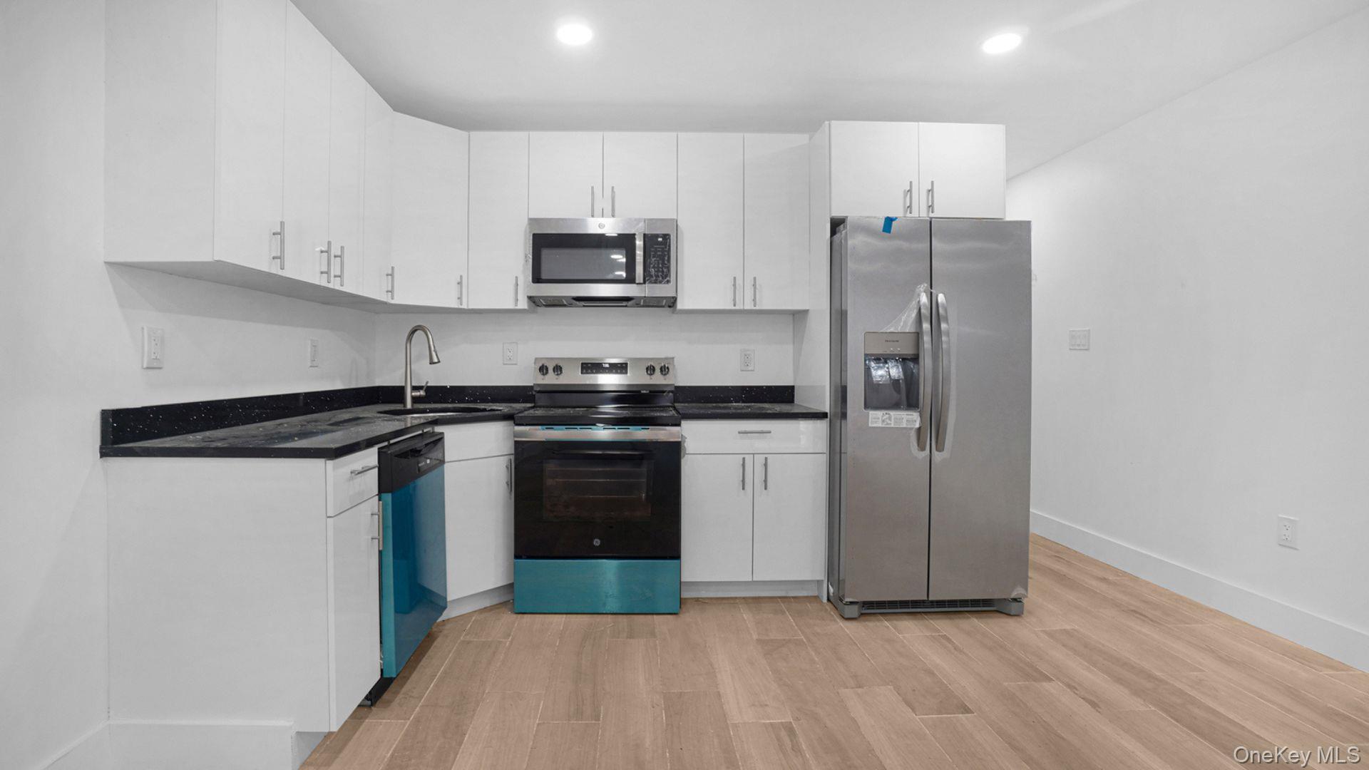 Single Family Duryea Bronx, NY 10466, MLS-942776-10