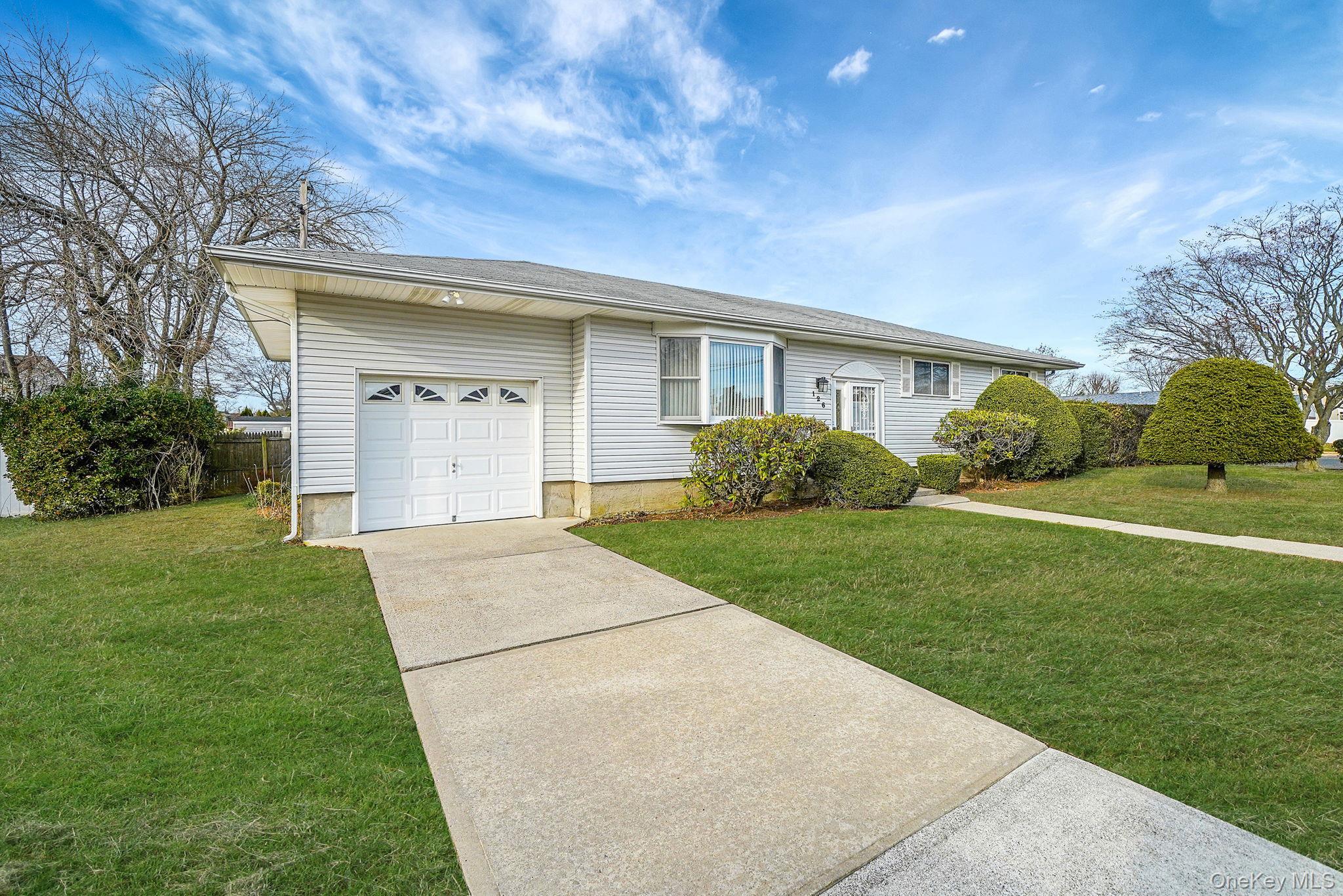 Single Family 3rd Suffolk County, NY 11729, MLS-942799-3