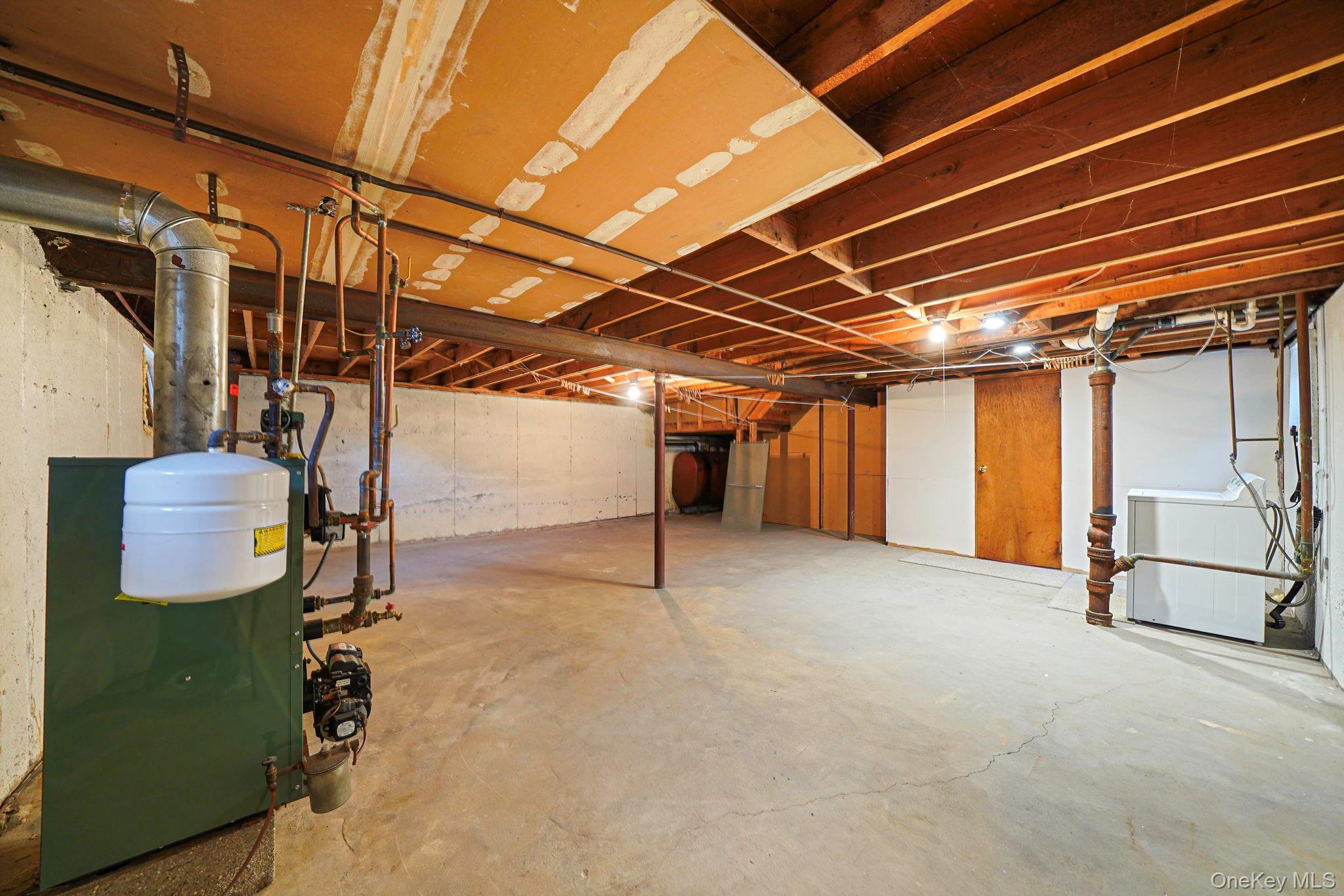 Single Family 3rd  Suffolk County, NY 11729, MLS-942799-40