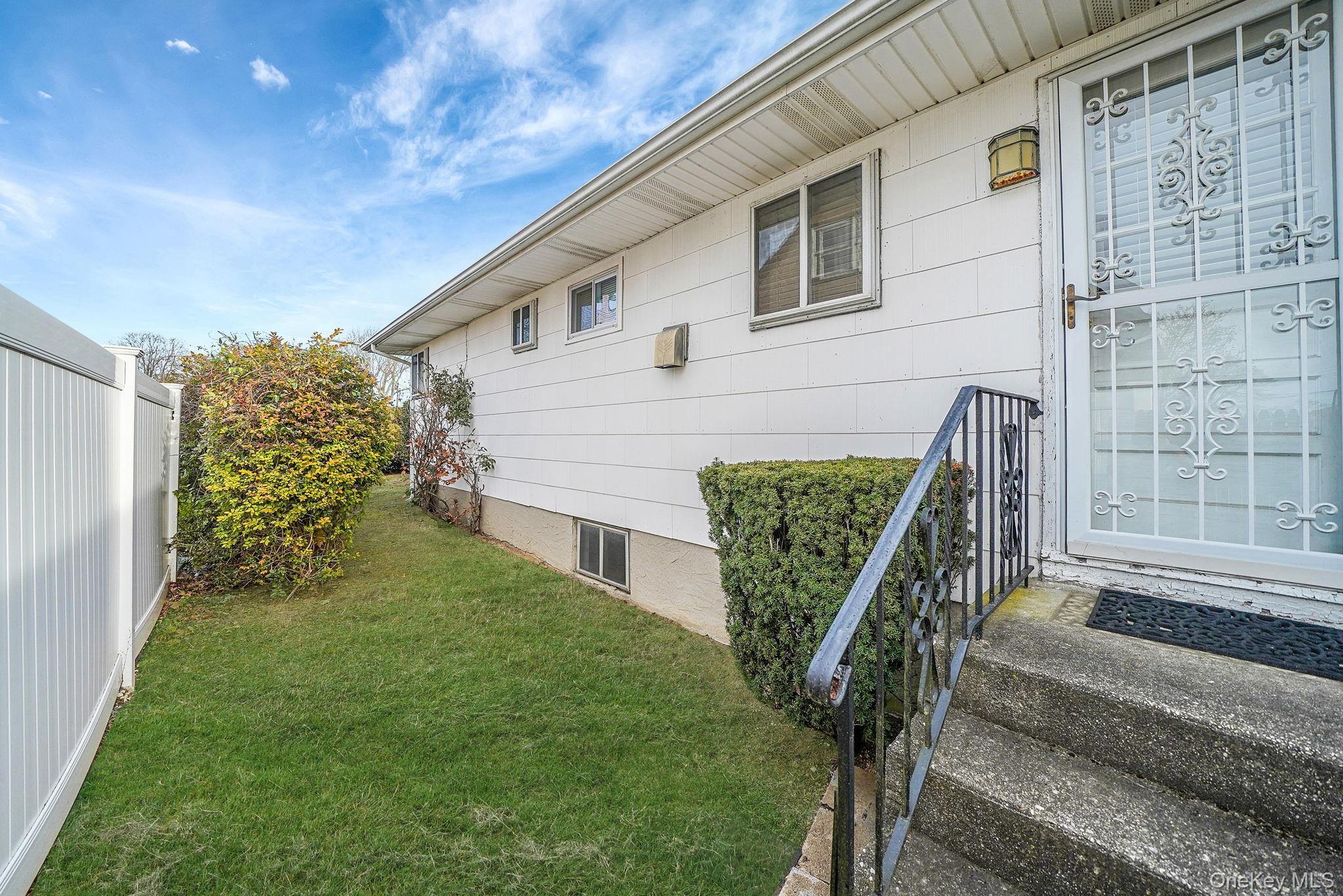 Single Family 3rd Suffolk County, NY 11729, MLS-942799-5