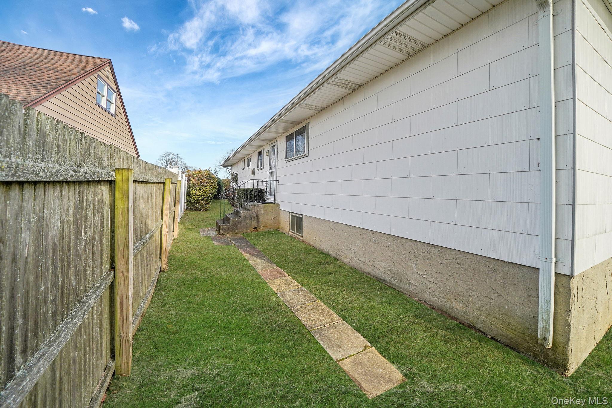 Single Family 3rd Suffolk County, NY 11729, MLS-942799-6