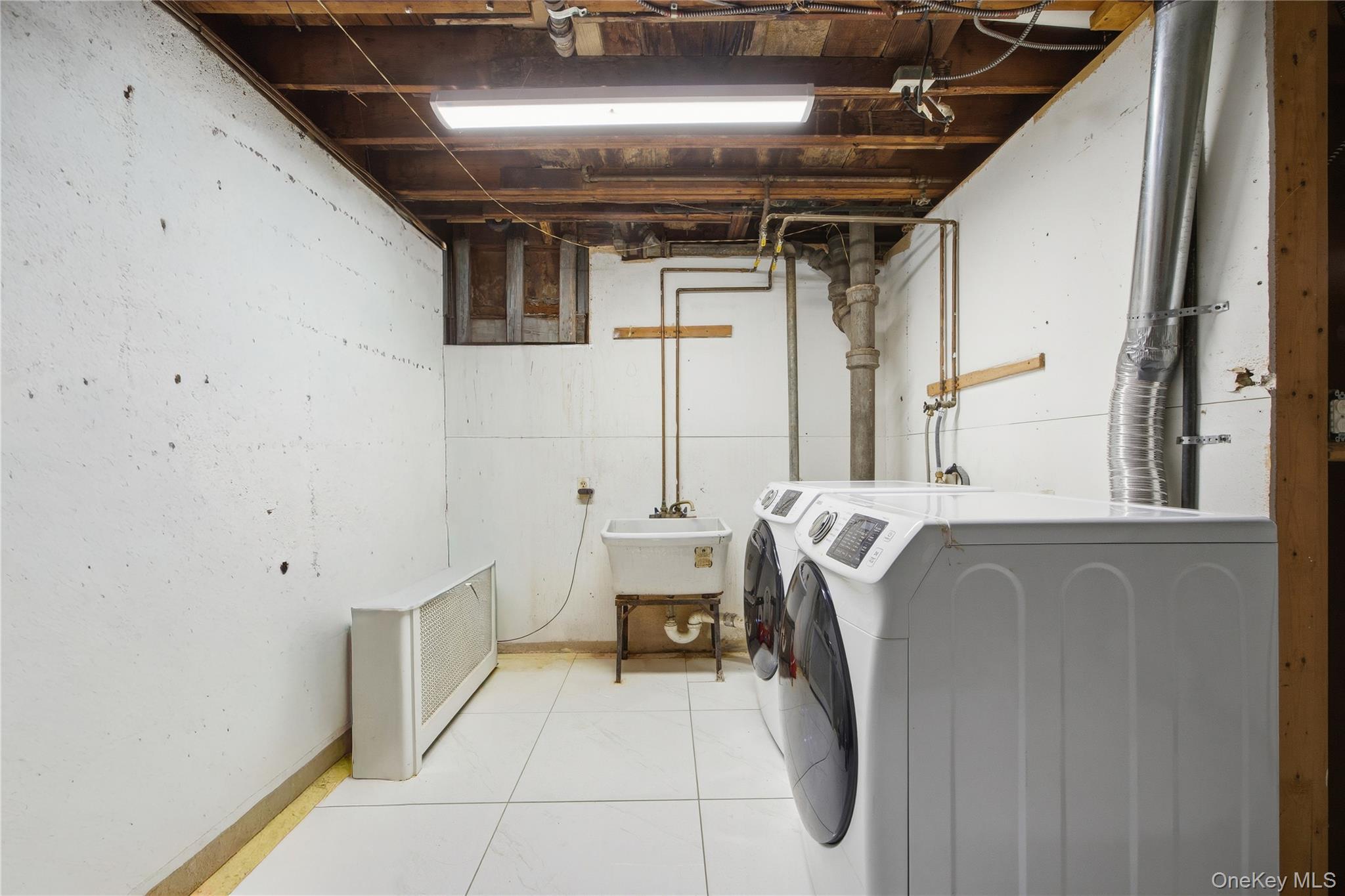 Single Family Clearview  Queens, NY 11361, MLS-942829-24