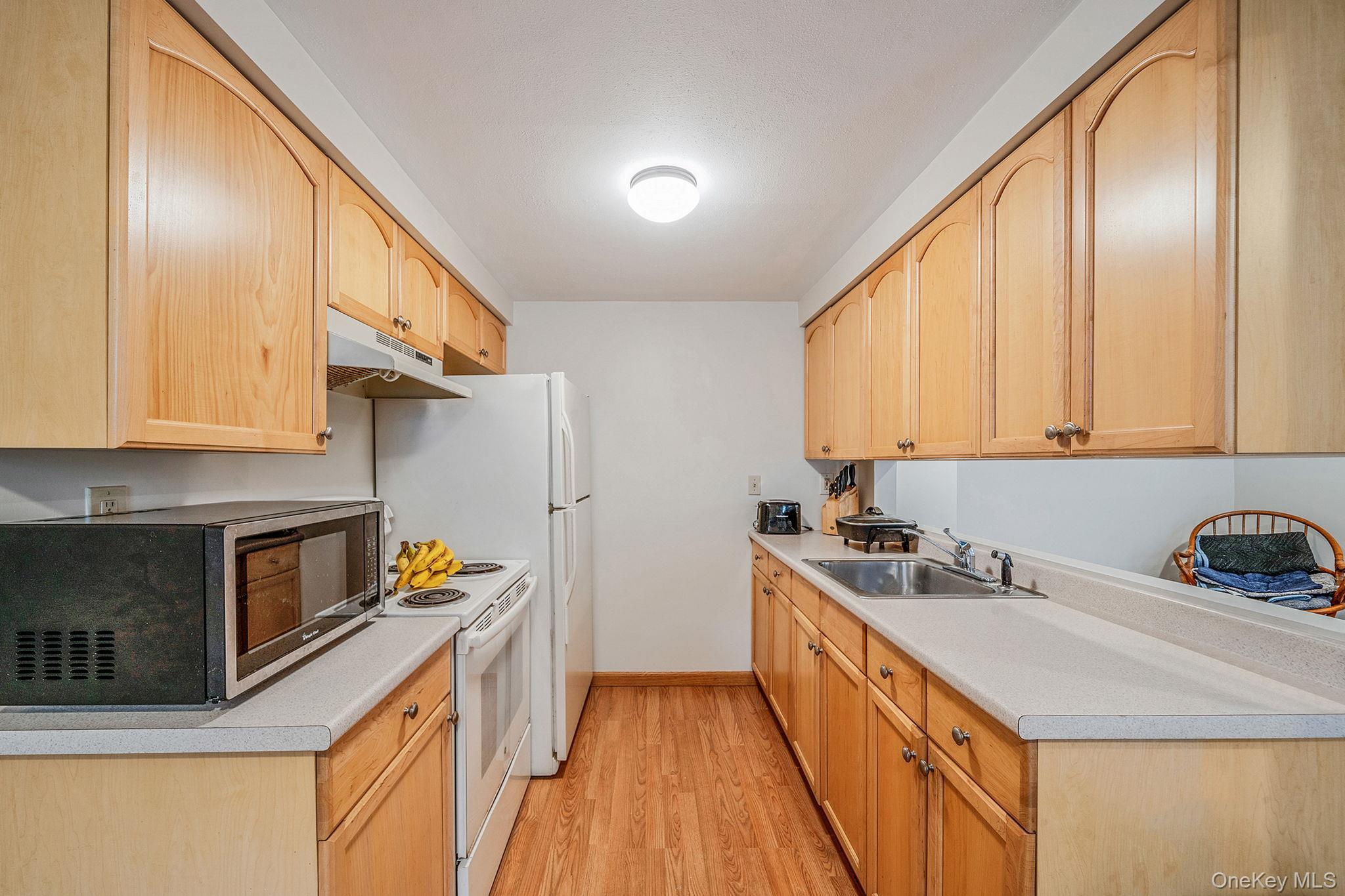 Single Family Crystal Brook Hollow  Suffolk County, NY 11776, MLS-942899-23