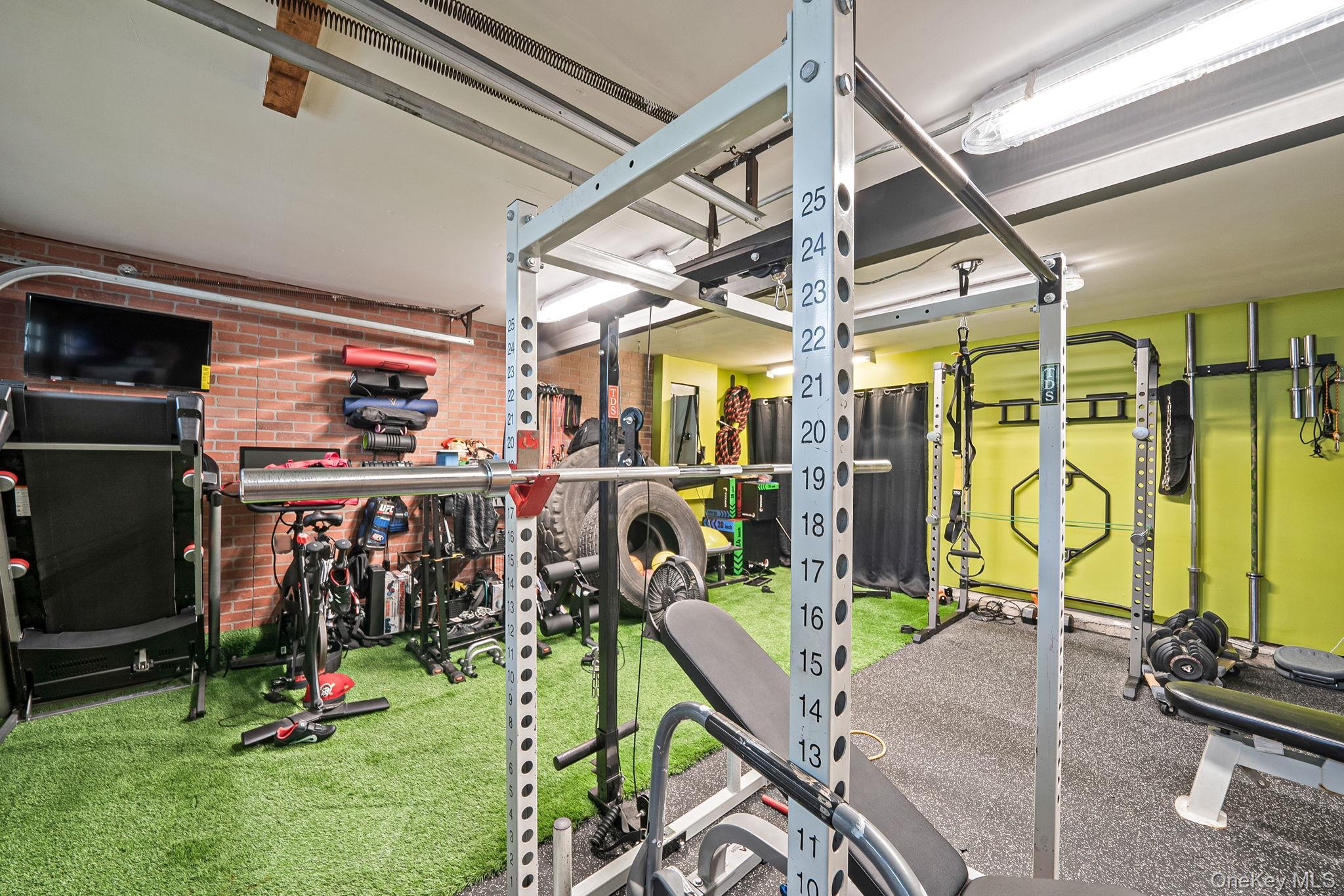 Single Family Crystal Brook Hollow  Suffolk County, NY 11776, MLS-942899-27