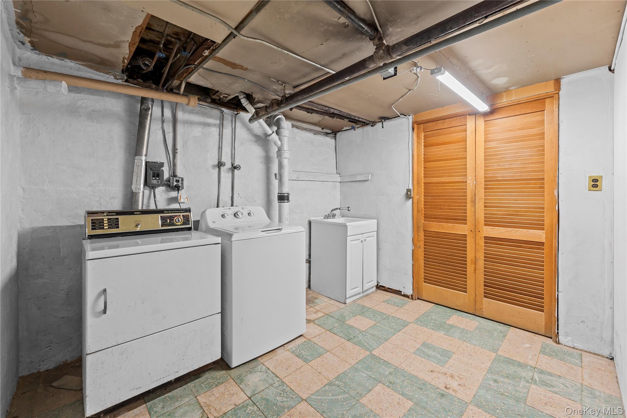 Single Family 248th Queens, NY 11363, MLS-942904-24