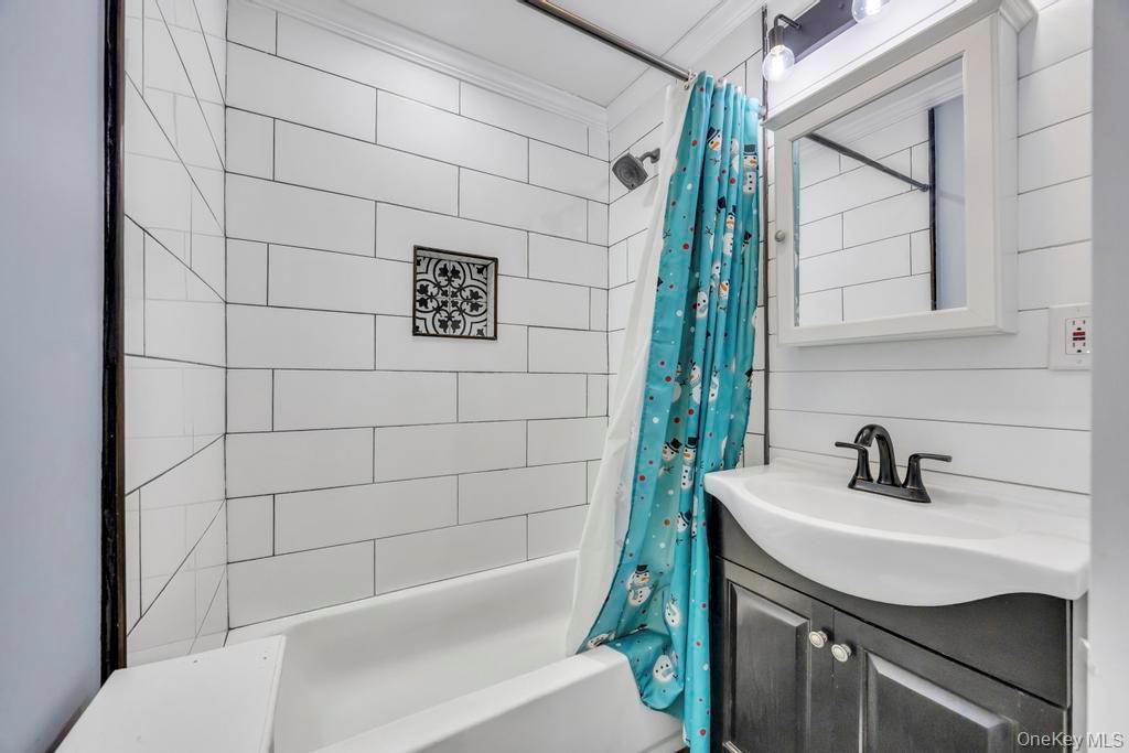 Single Family Clinton Suffolk County, NY 11757, MLS-942955-10