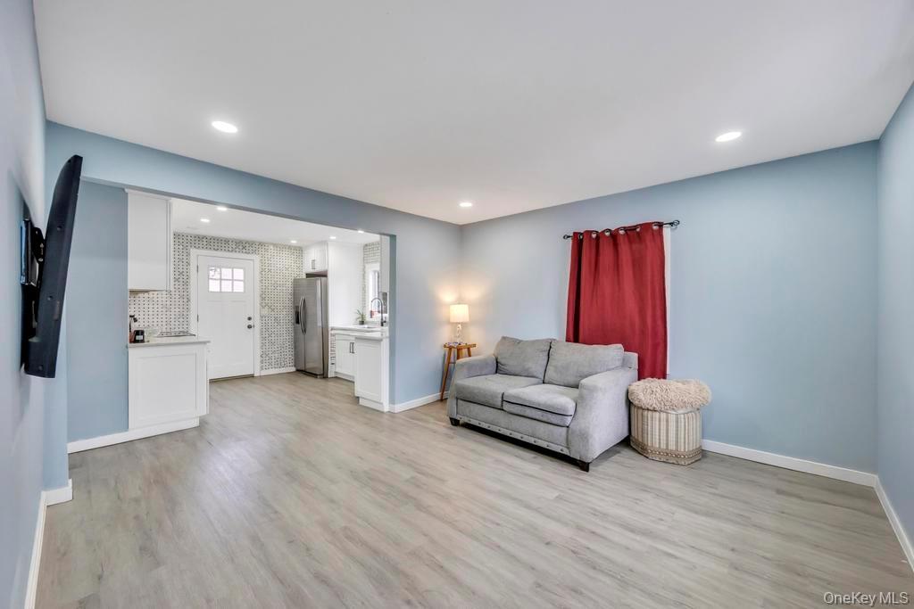 Single Family Clinton Suffolk County, NY 11757, MLS-942955-4