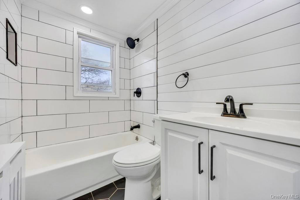 Single Family Clinton Suffolk County, NY 11757, MLS-942955-8