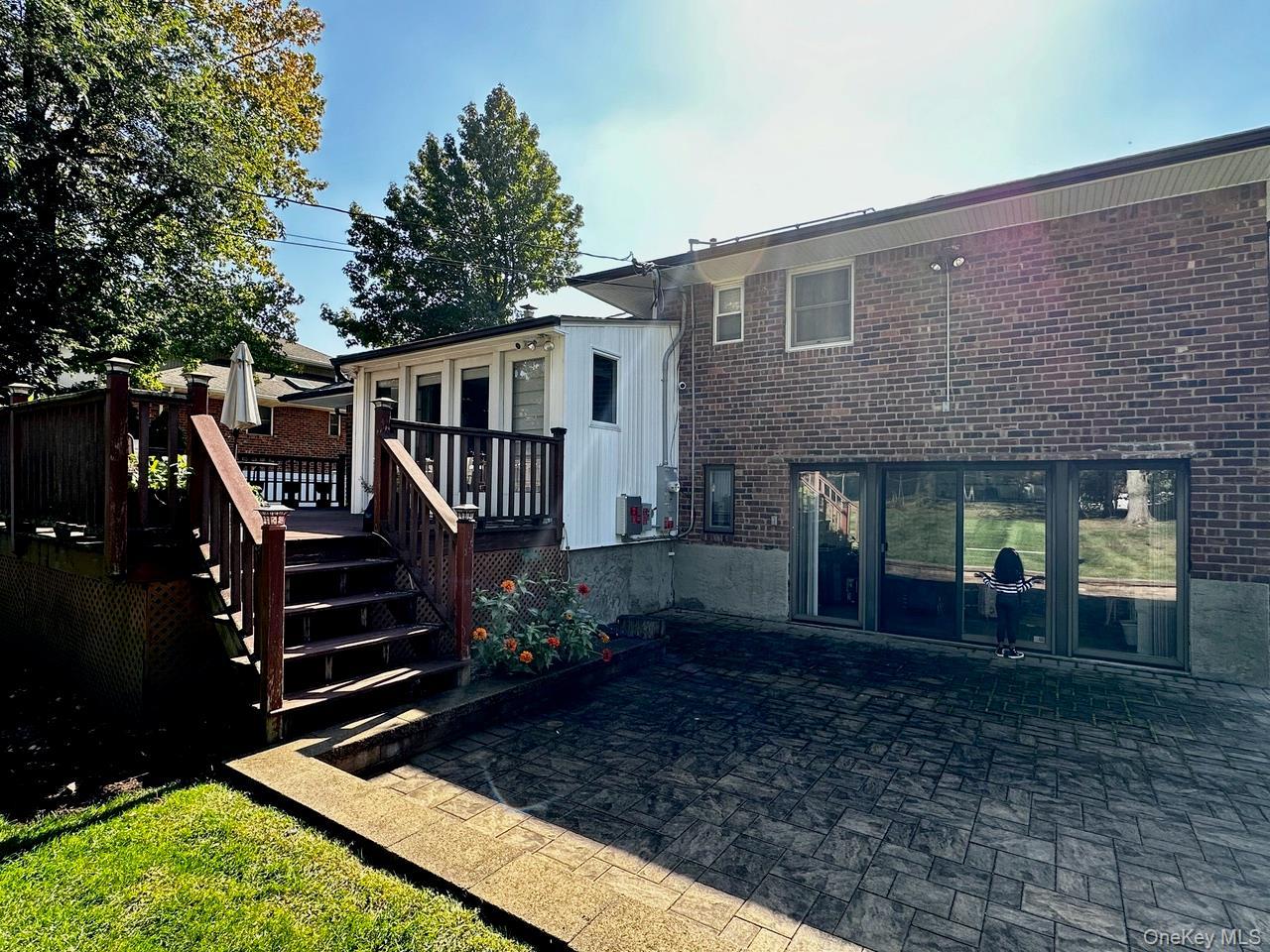Single Family Canterbury Road  Nassau County, NY 11797, MLS-942967-16