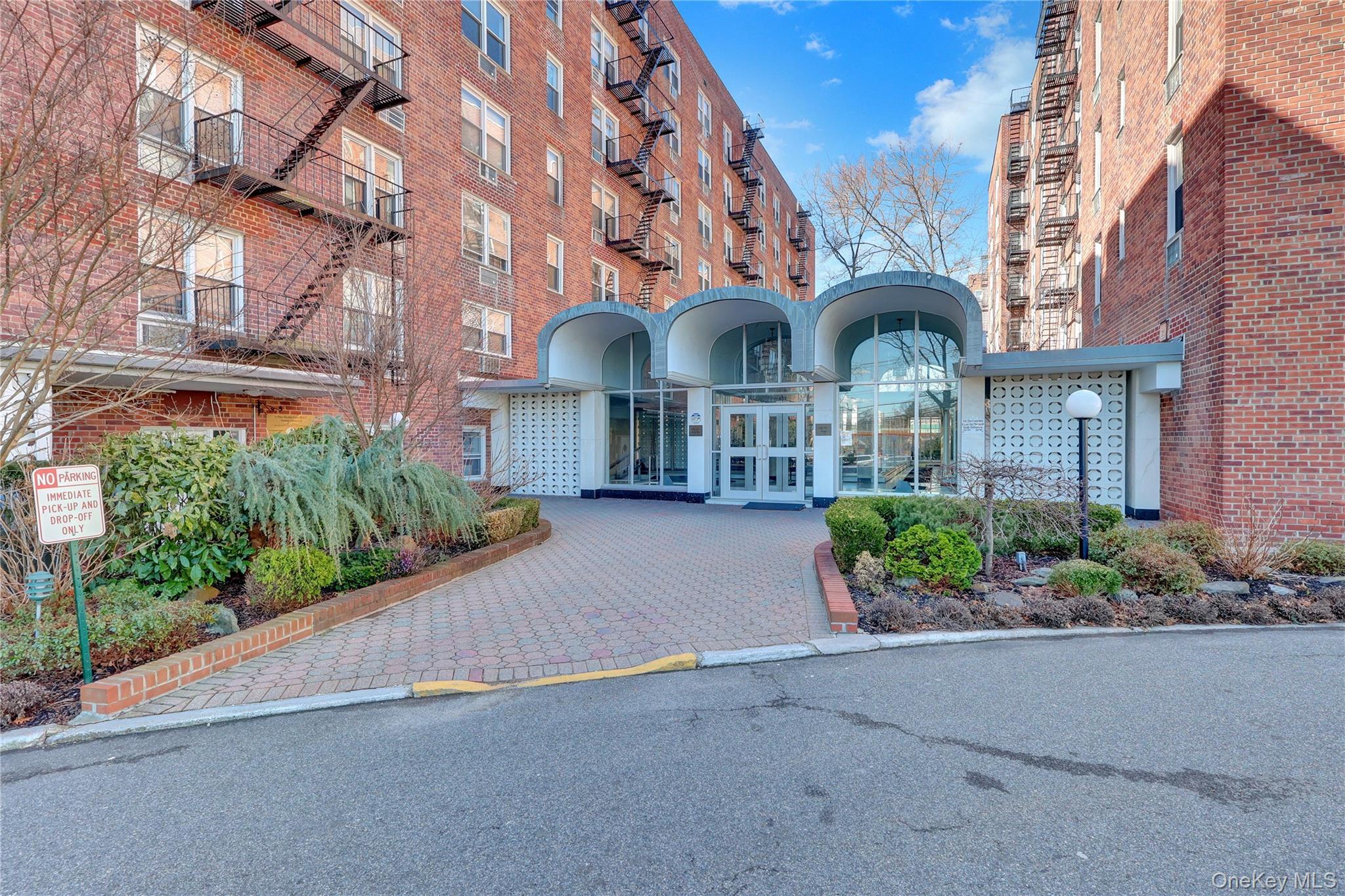 Coop Little Neck Parkway  Queens, NY 11362, MLS-942976-4