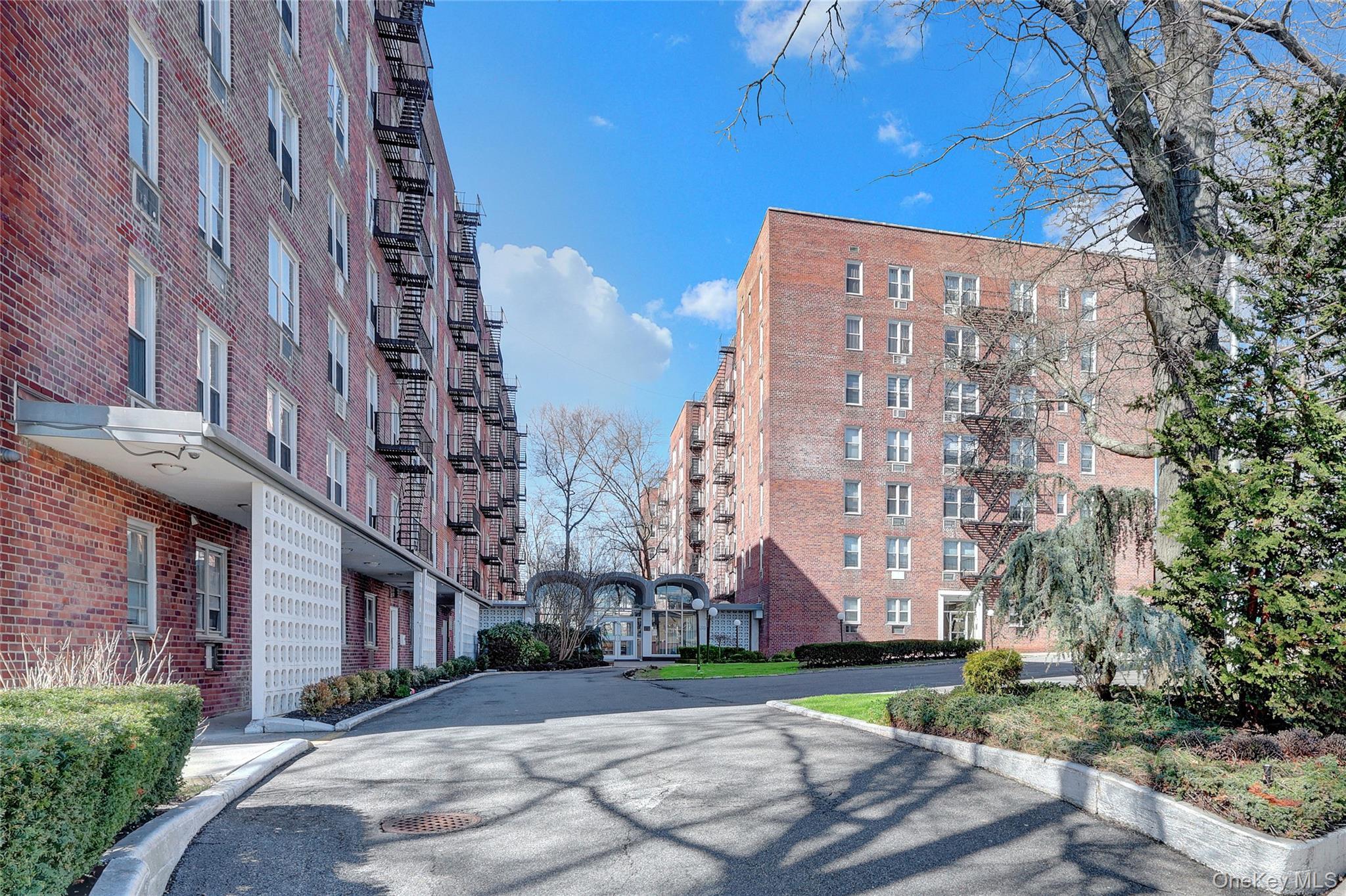 Coop Little Neck Parkway  Queens, NY 11362, MLS-942976-6